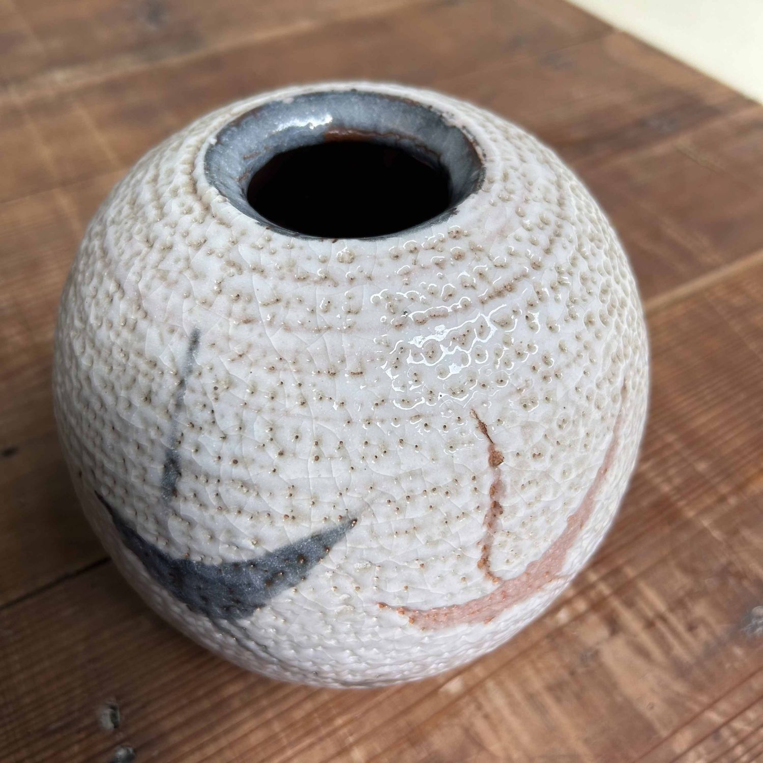 Kikyoya (桔梗屋窯), Shino Ware, Ikebana Vase, 'Cranes', Japan.