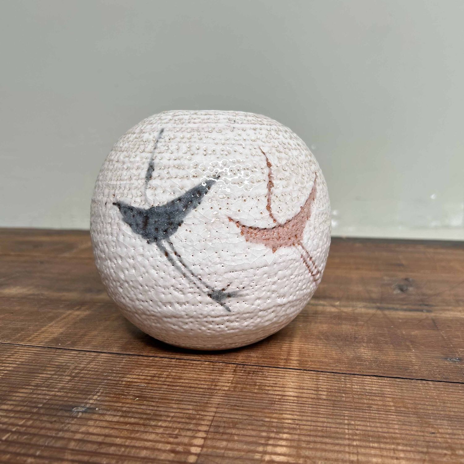 Kikyoya (桔梗屋窯), Shino Ware, Ikebana Vase, 'Cranes', Japan.