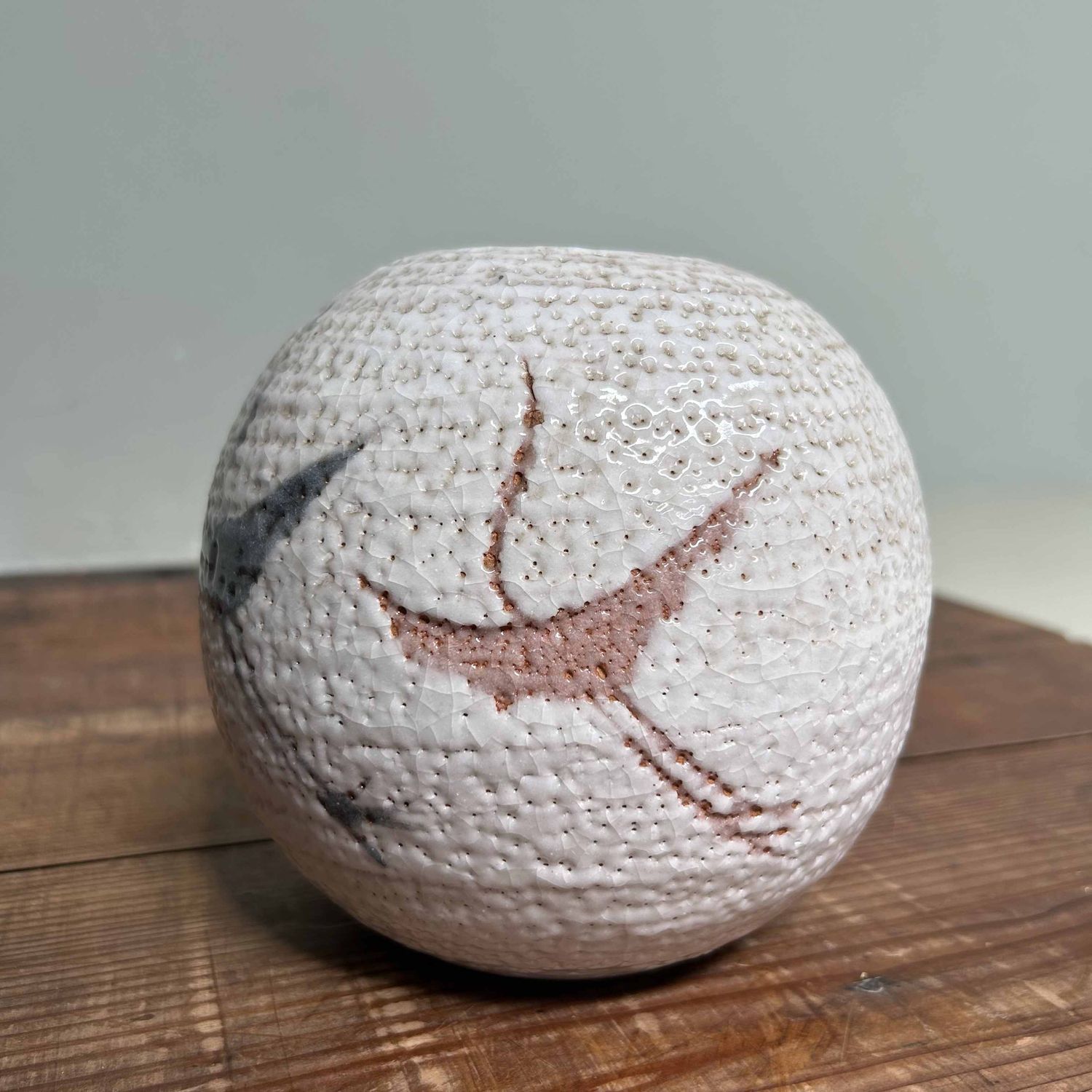 Kikyoya (桔梗屋窯), Shino Ware, Ikebana Vase, 'Cranes', Japan.