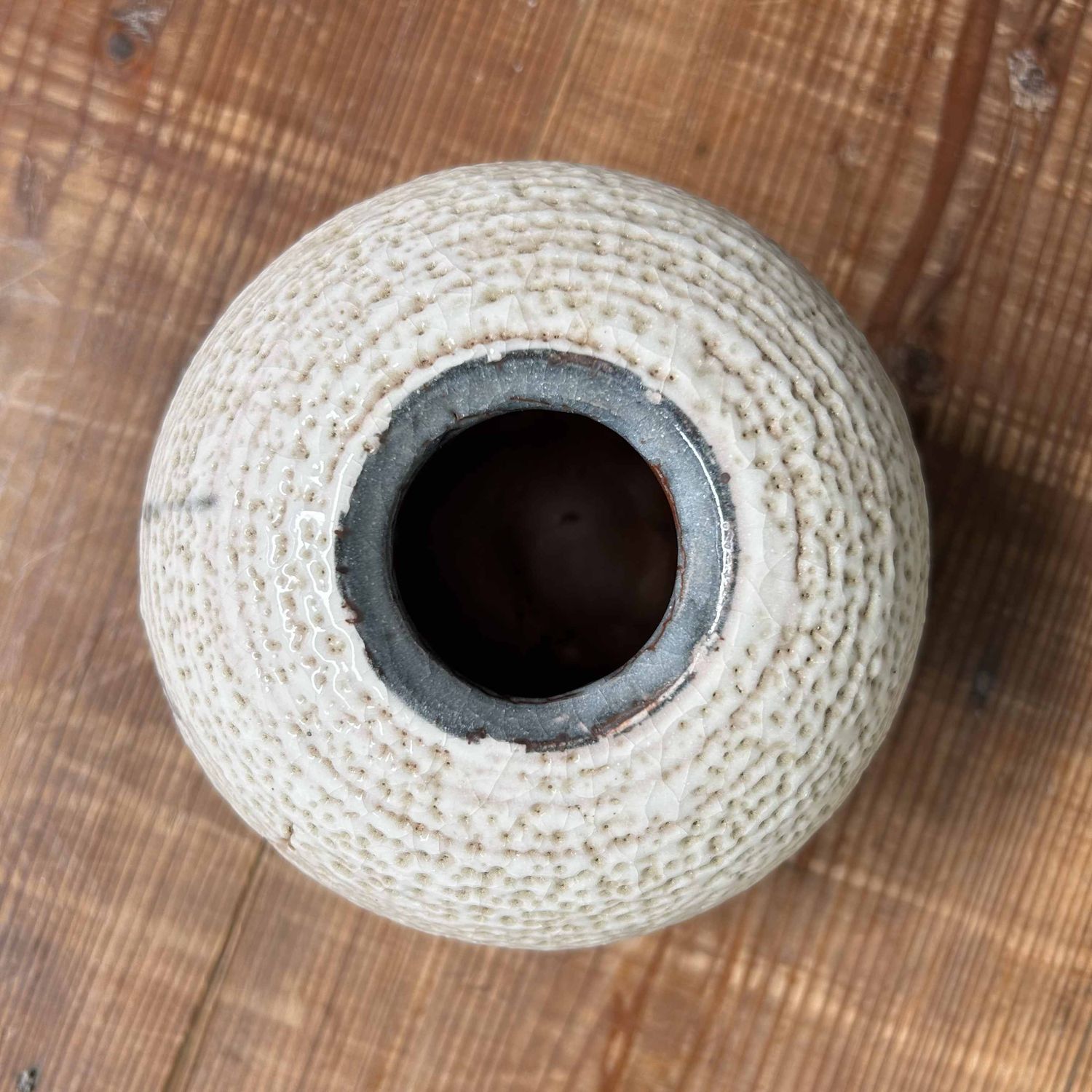 Kikyoya (桔梗屋窯), Shino Ware, Ikebana Vase, 'Cranes', Japan.