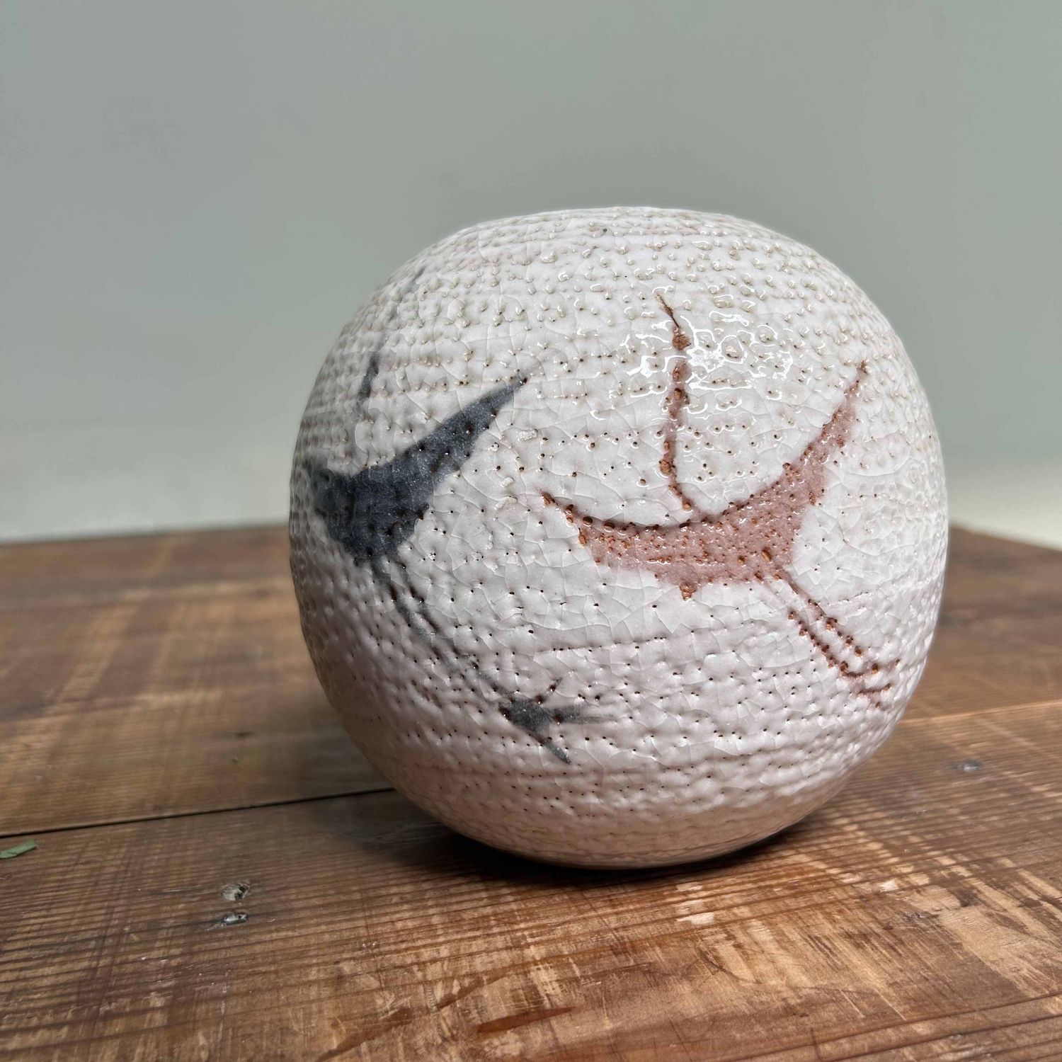 Kikyoya (桔梗屋窯), Shino Ware, Ikebana Vase, 'Cranes', Japan.