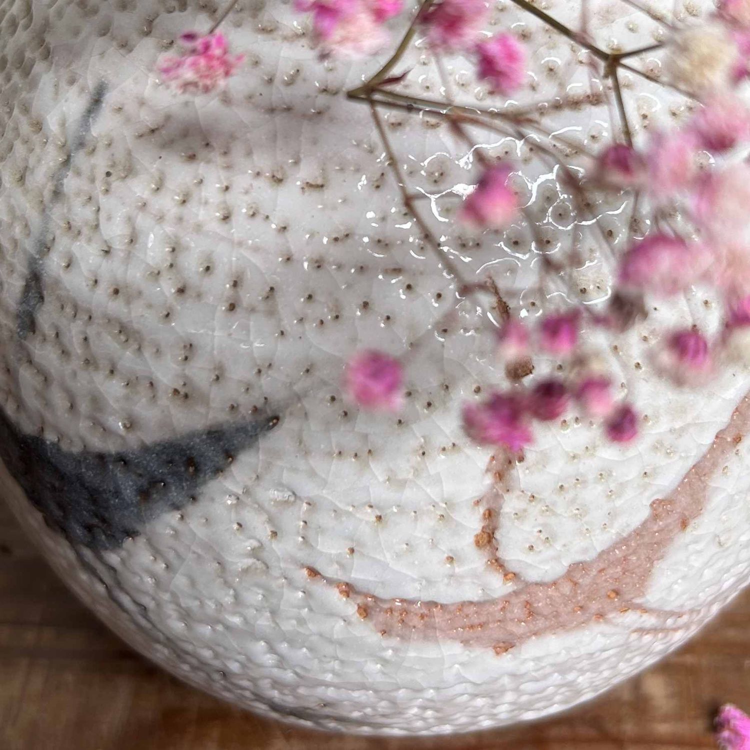 Kikyoya (桔梗屋窯), Shino Ware, Ikebana Vase, 'Cranes', Japan.