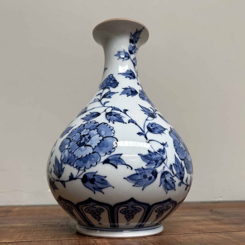 Vintage Blue Sometsuke 染付 Ikebana Flower Vase, Tachikichi, Japan.