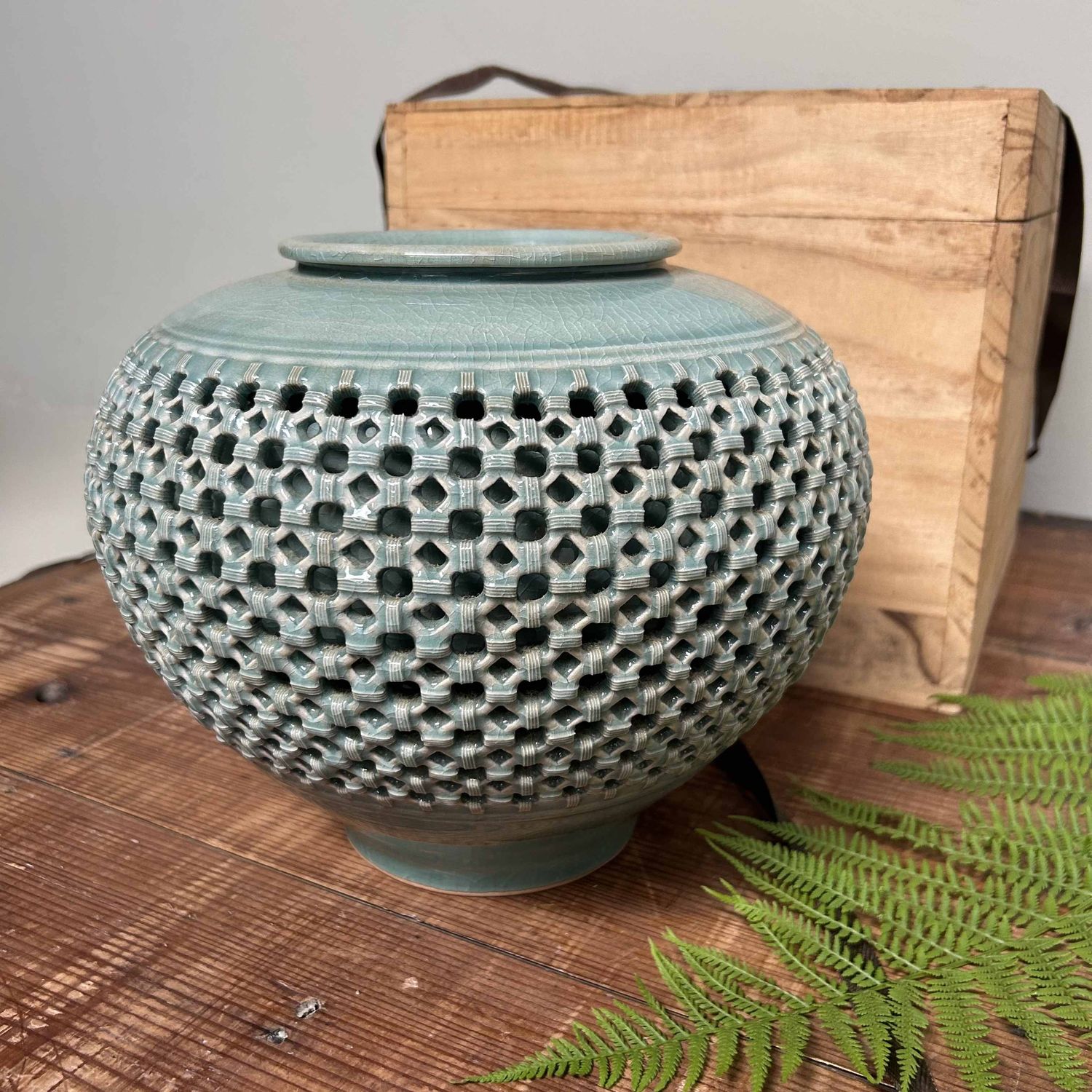 Tsuyoshi Celadon Ikebana Bloemenvaas, Shôwa-periode, Japan.