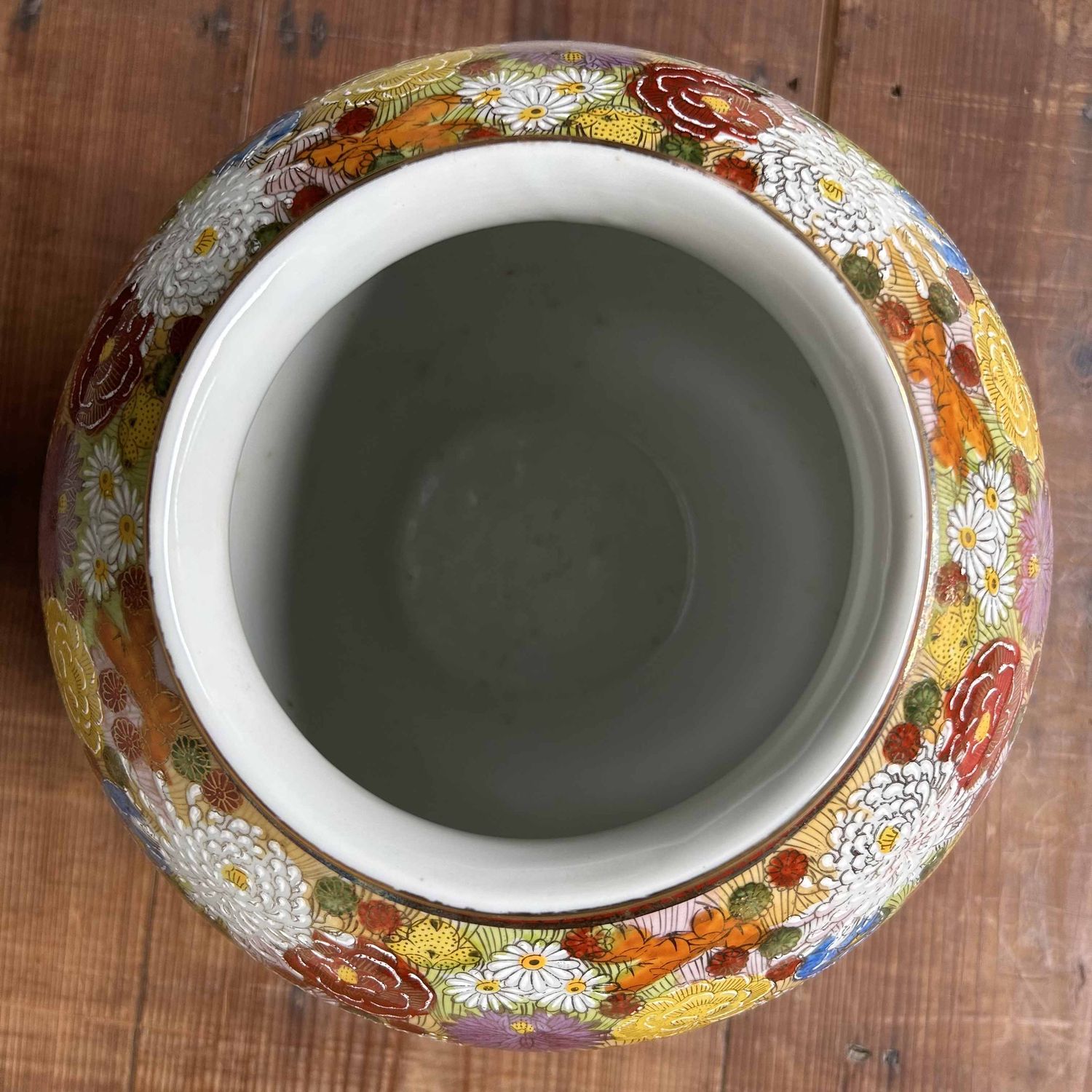 Kyuyo Kutani Porcelain Ikebana Flower Vase, Shōwa period, Japan.