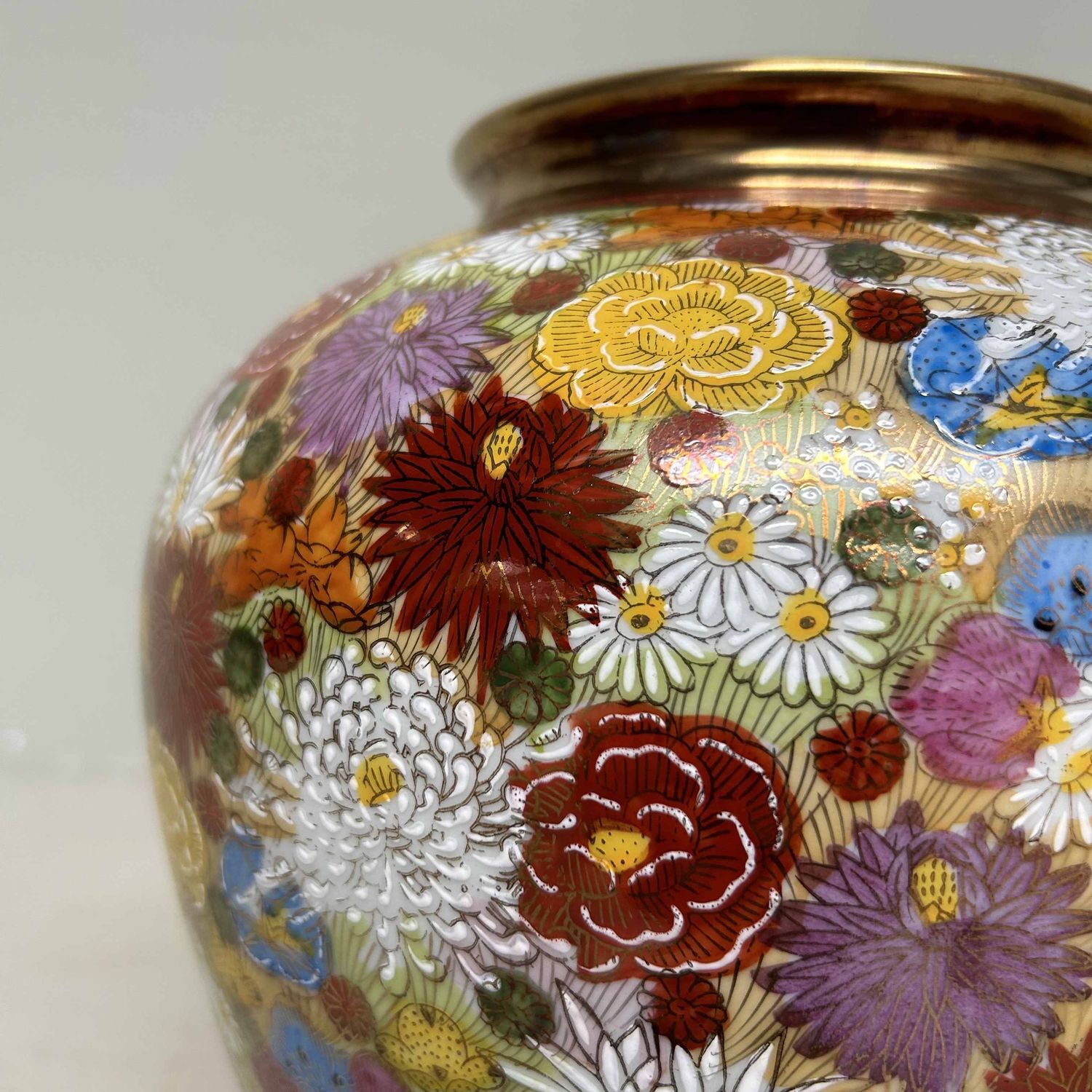 Kyuyo Kutani Porcelain Ikebana Flower Vase, Shōwa period, Japan.