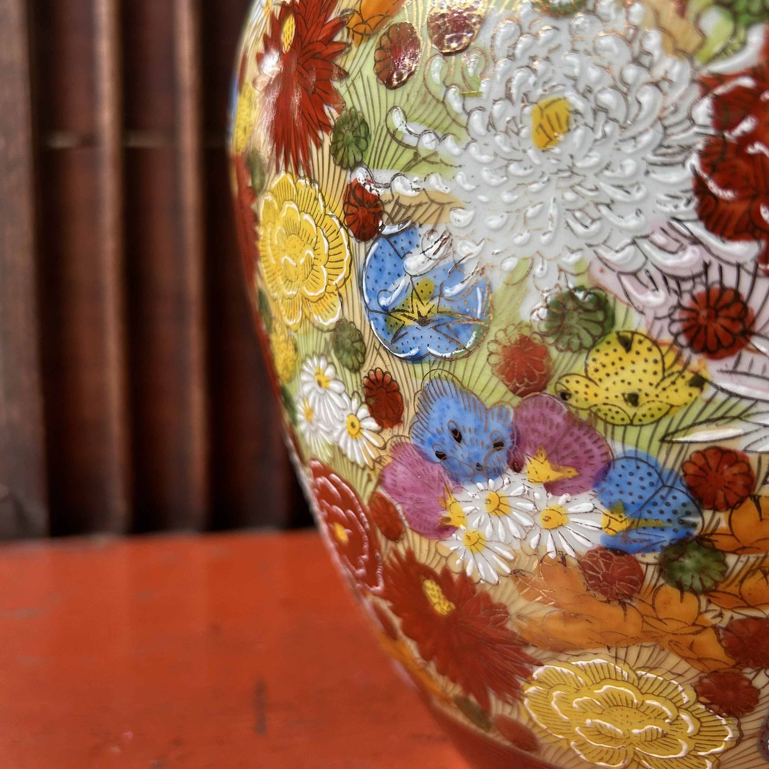 Kyuyo Kutani Porcelain Ikebana Flower Vase, Shōwa period, Japan.