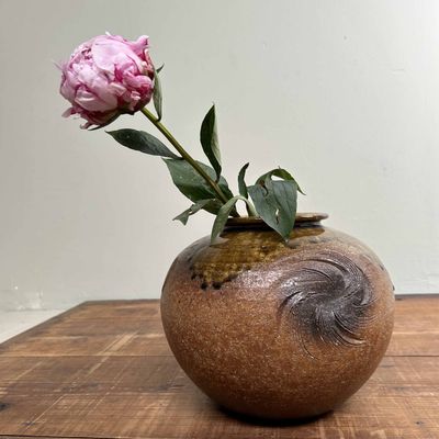 Mid Century Shigaraki Ikebana Flower Vase by Yagi Tōdō, Japan.
