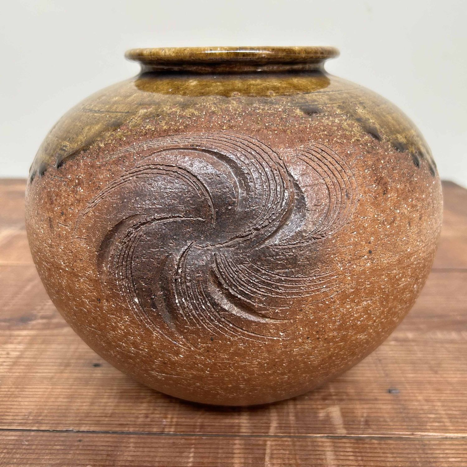 Mid Century Shigaraki Ikebana Bloemenvaas door Yagi Tōdō, Japan.