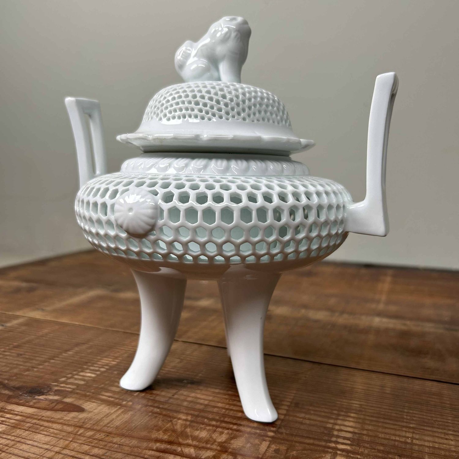 Porcelain Sukashibori Incense Burner, Mikawachi-Yaki, Shōwa, Japan.