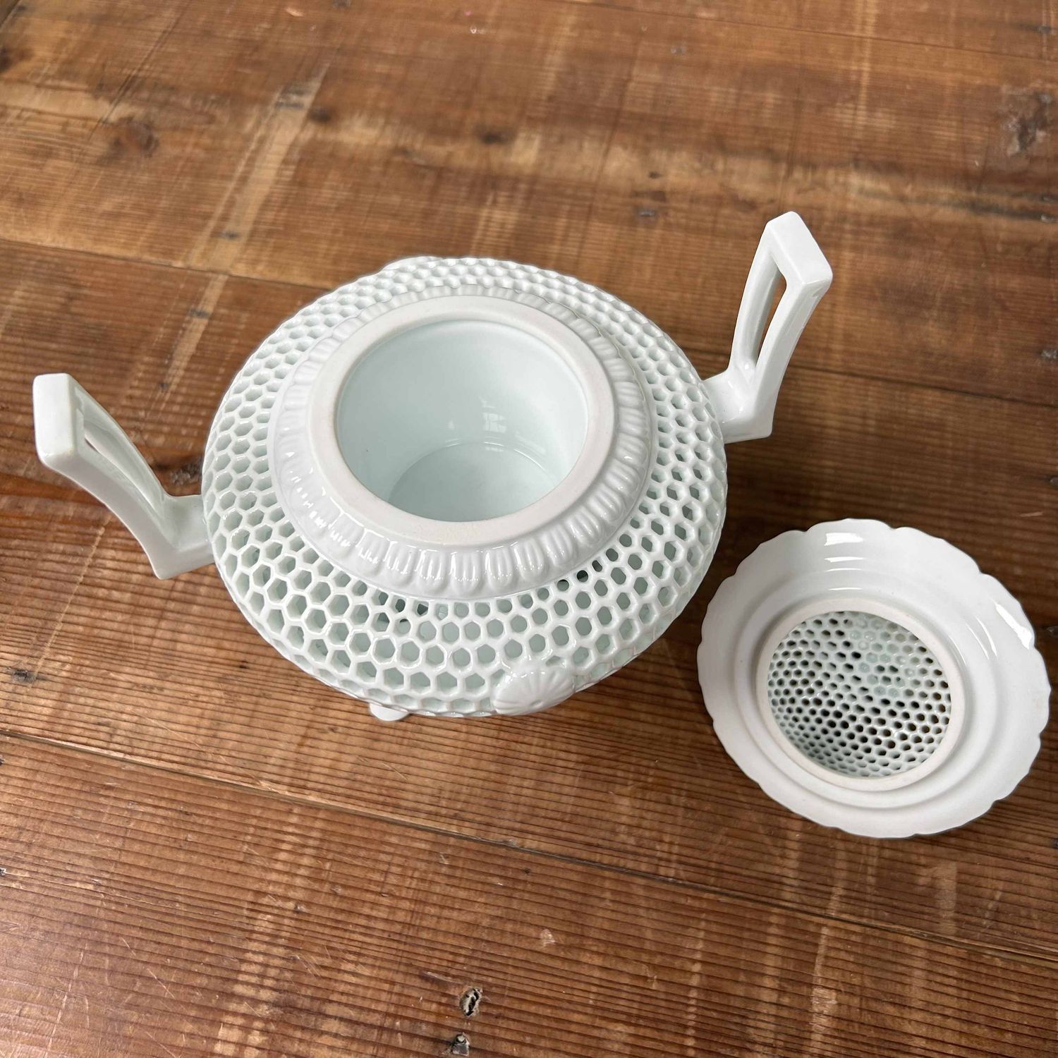 Porcelain Sukashibori Incense Burner, Mikawachi-Yaki, Shōwa, Japan.