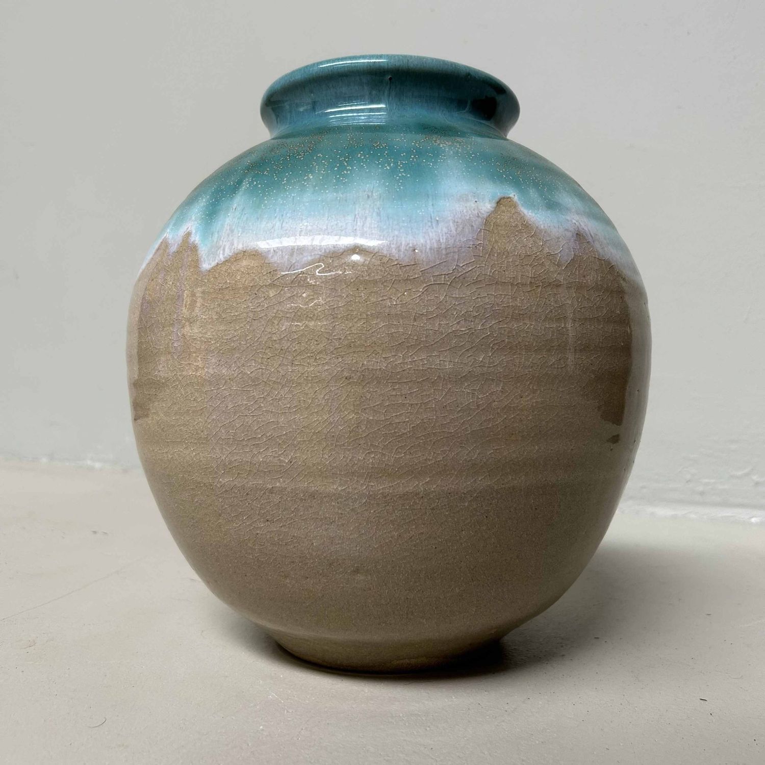 Takakuragu Hamaya, Ikebana Bloemenvaas, Ueno Yaki, Japan.