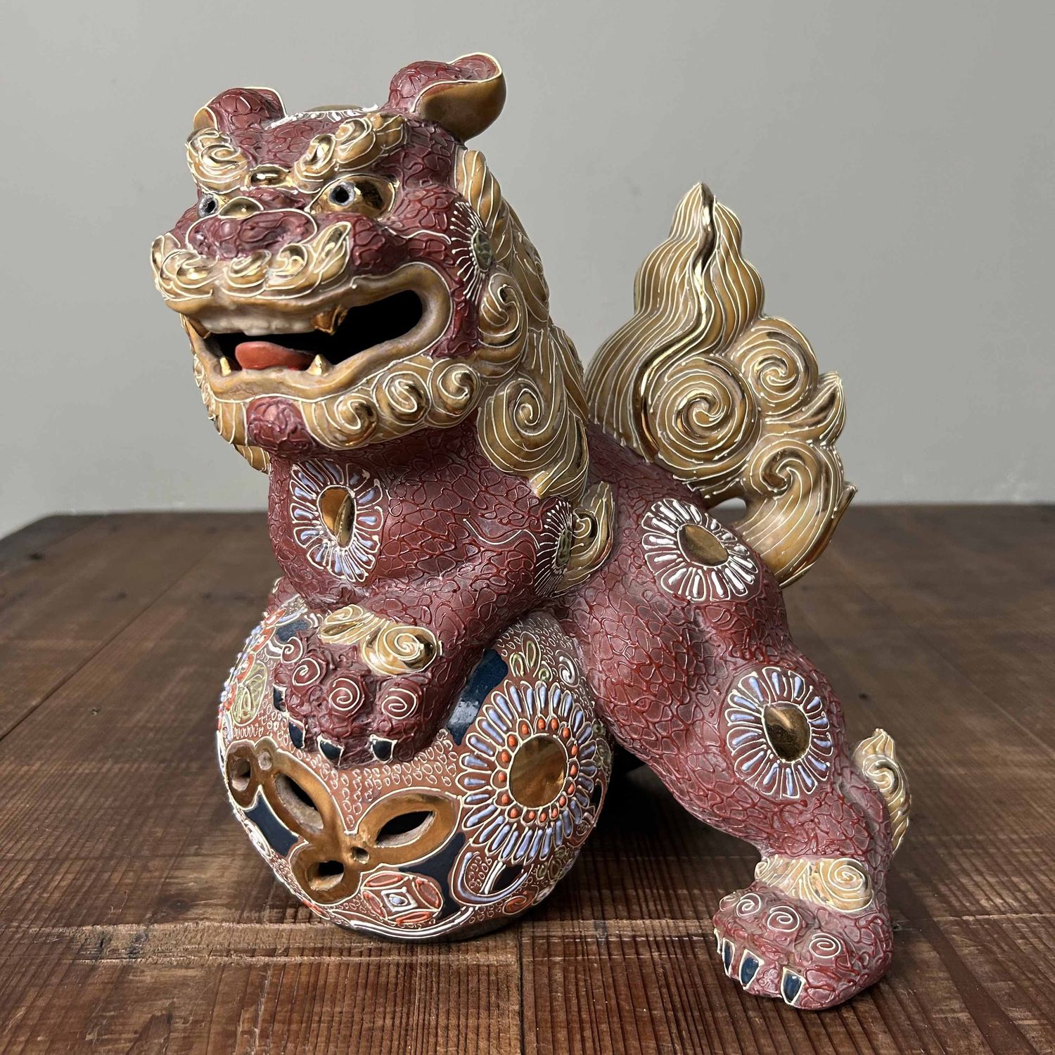 Japanese Shishi (獅子) Lion - Kutani Ware, Shōwa Period