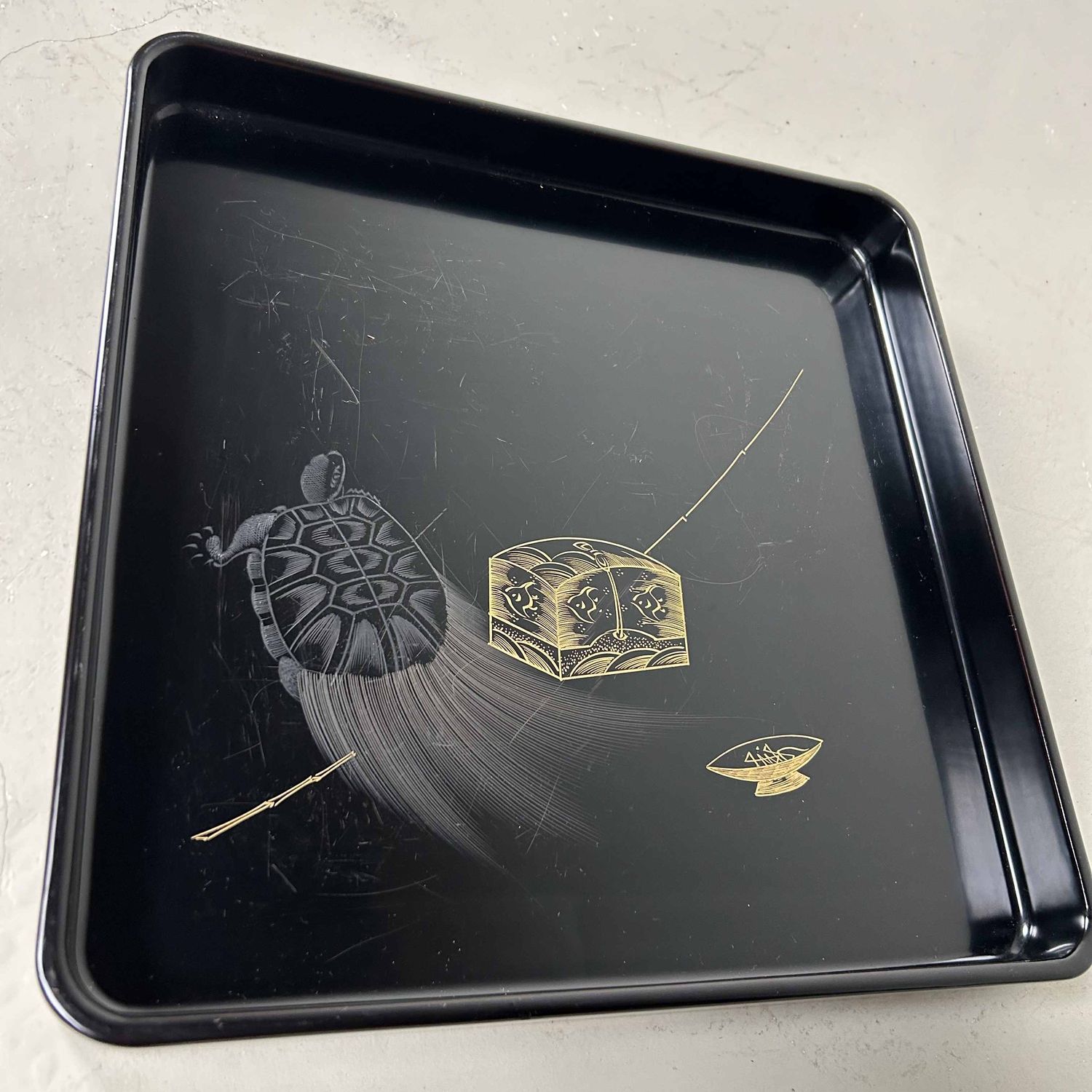 Urushi Lakwerk 'Minogame' Dienblad, Meiji-periode, Japan.