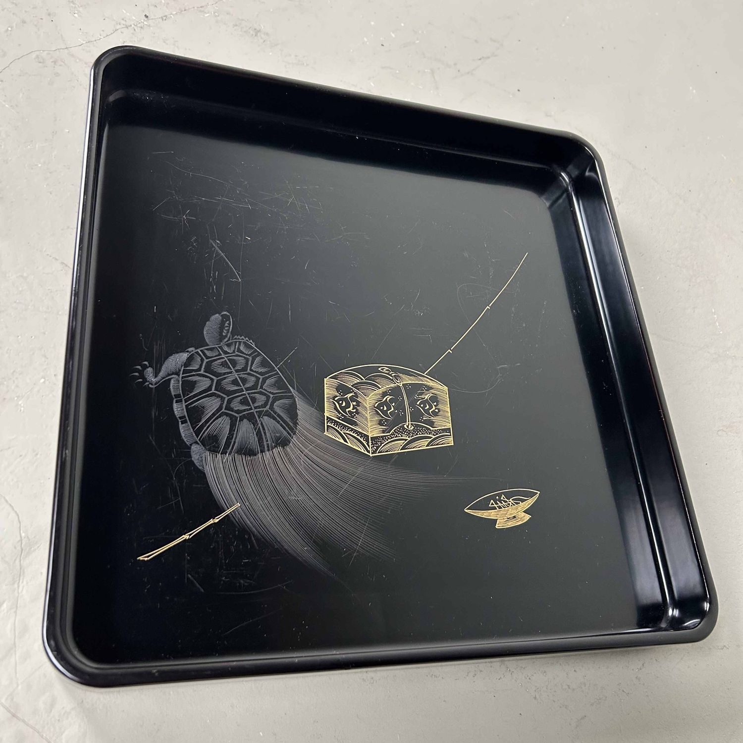 Urushi Lakwerk 'Minogame' Dienblad, Meiji-periode, Japan.