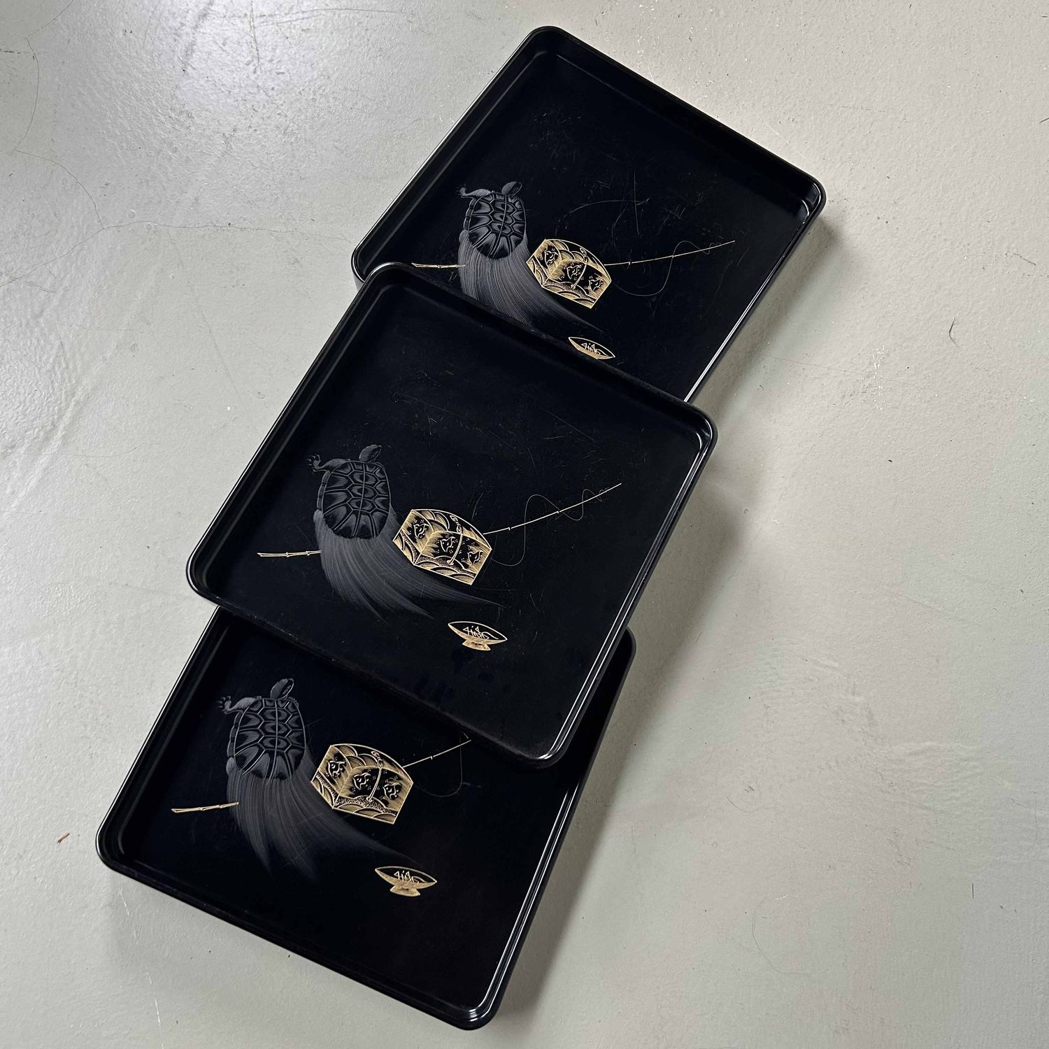 Urushi Lakwerk 'Minogame' Dienblad, Meiji-periode, Japan.