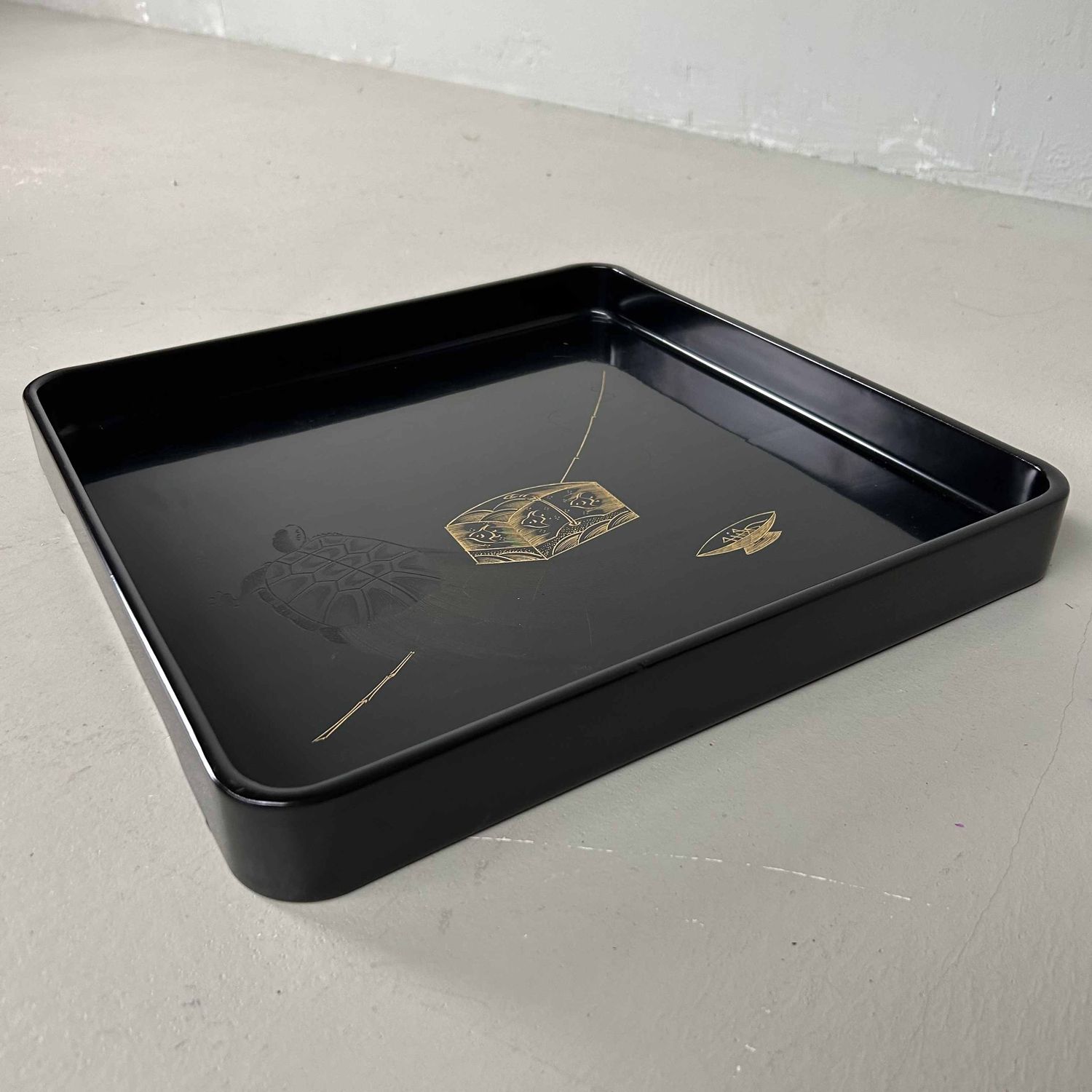 Urushi Lakwerk 'Minogame' Dienblad, Meiji-periode, Japan.