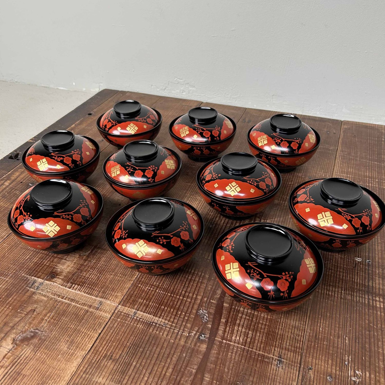 Authentic Set of Wajima-Nuri Owan Serving Bowls, Shōwa Period, Japan.