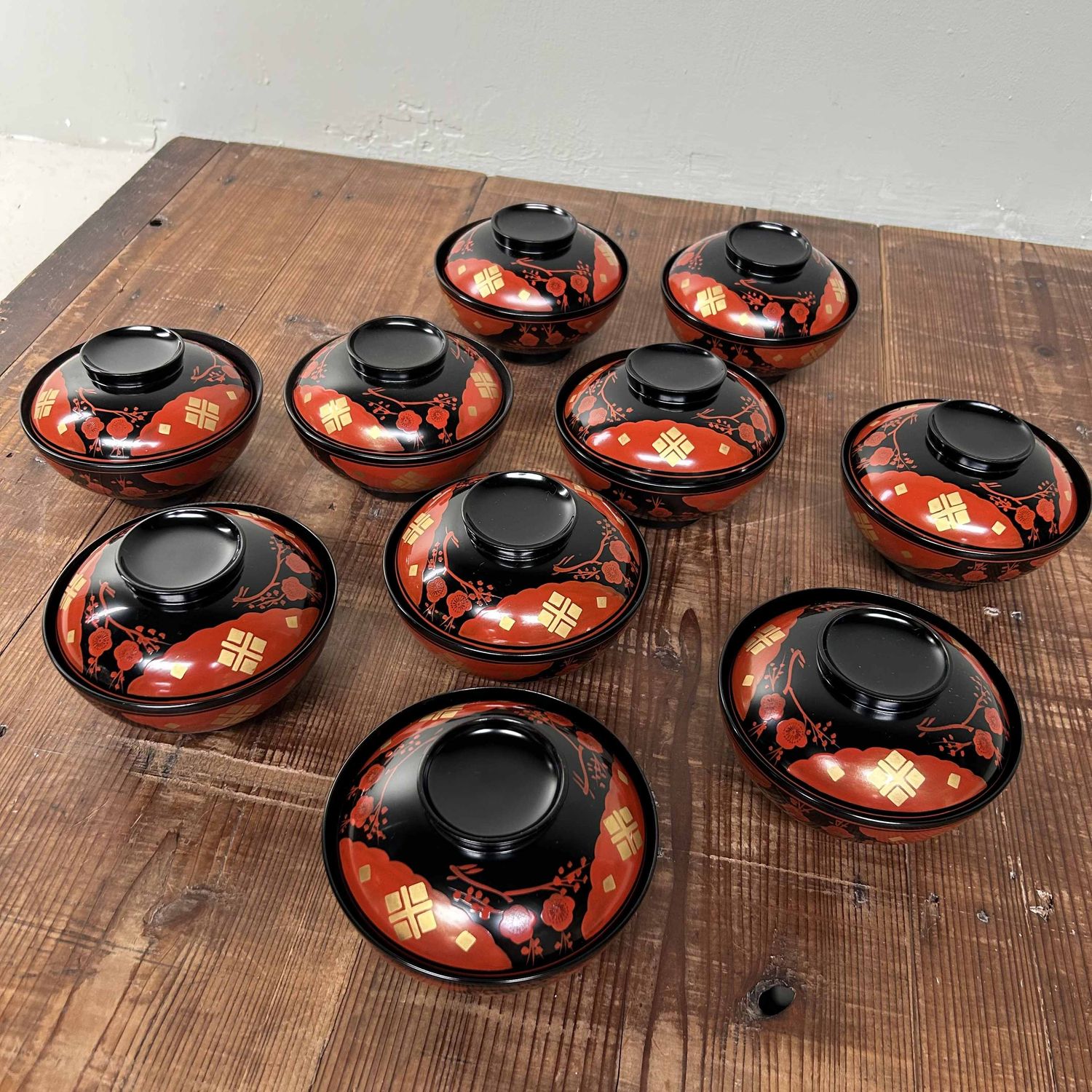 Authentic Set of Wajima-Nuri Owan Serving Bowls, Shōwa Period, Japan.