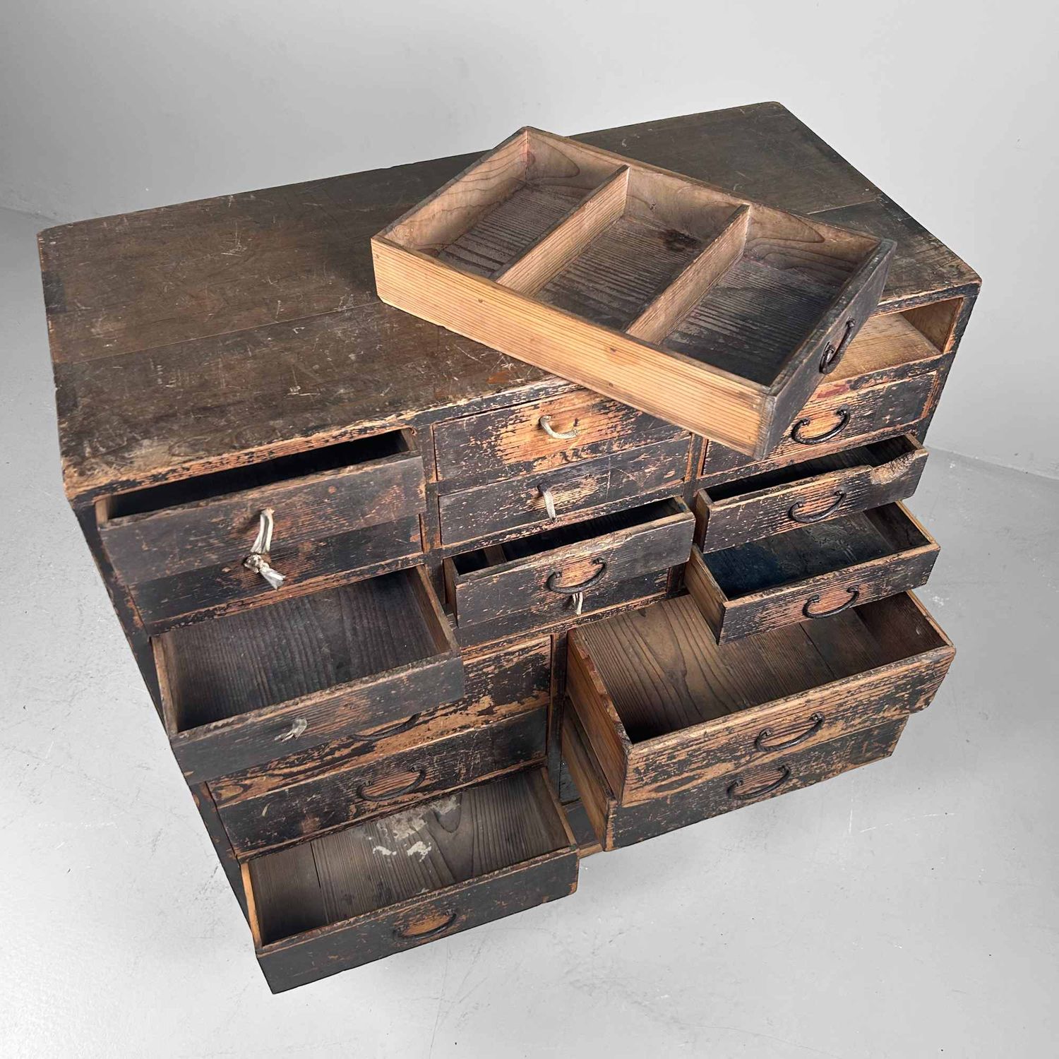 Antieke Japanse Tansu Winkelkast met Lades, Meiji-periode.