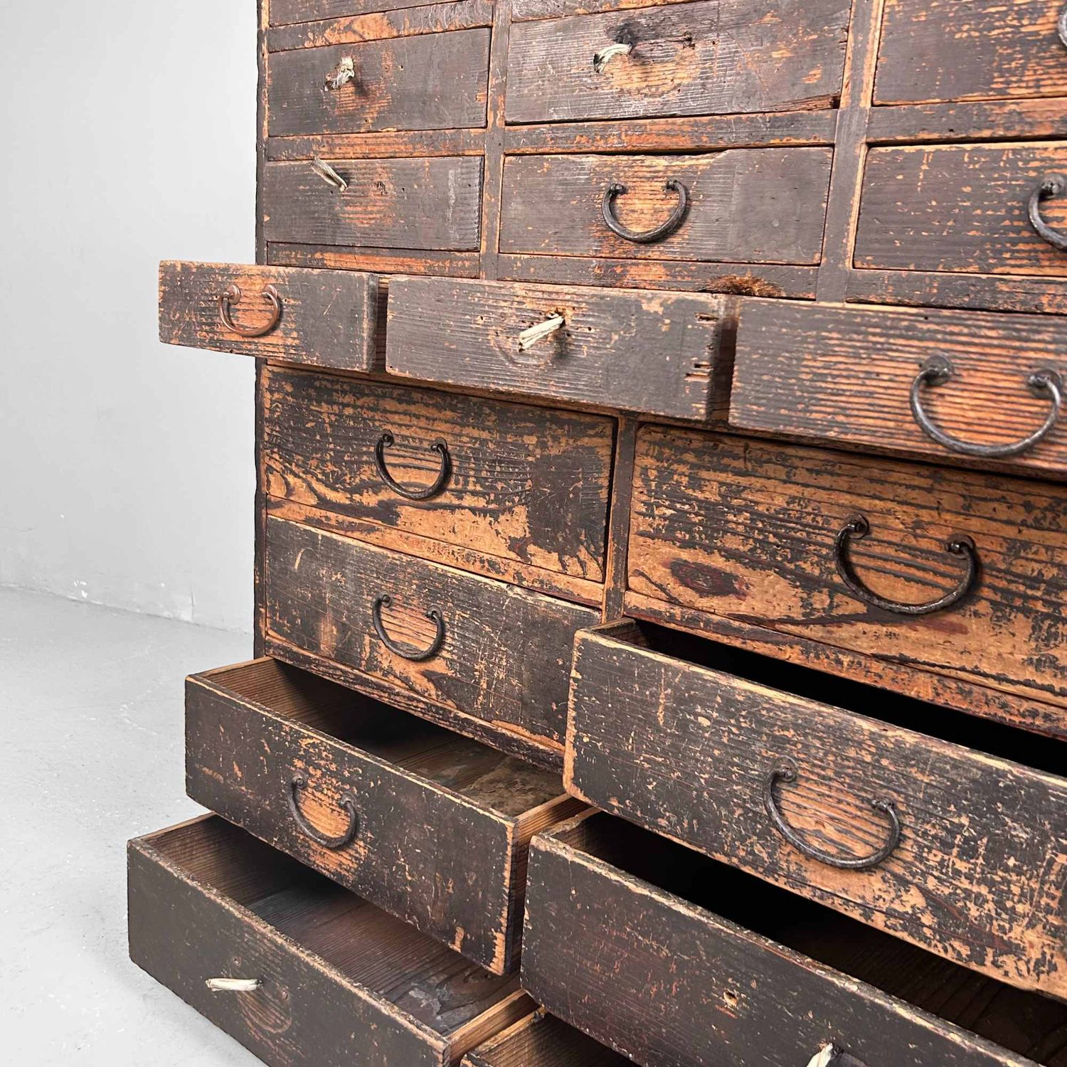 Antieke Japanse Tansu Winkelkast met Lades, Meiji-periode.