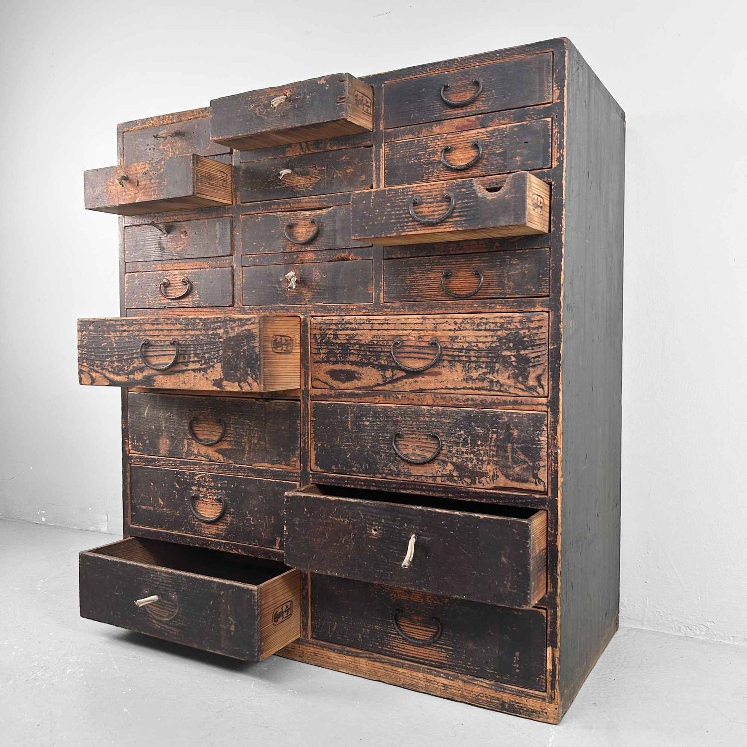 Antieke Japanse Tansu Winkelkast met Lades, Meiji-periode.