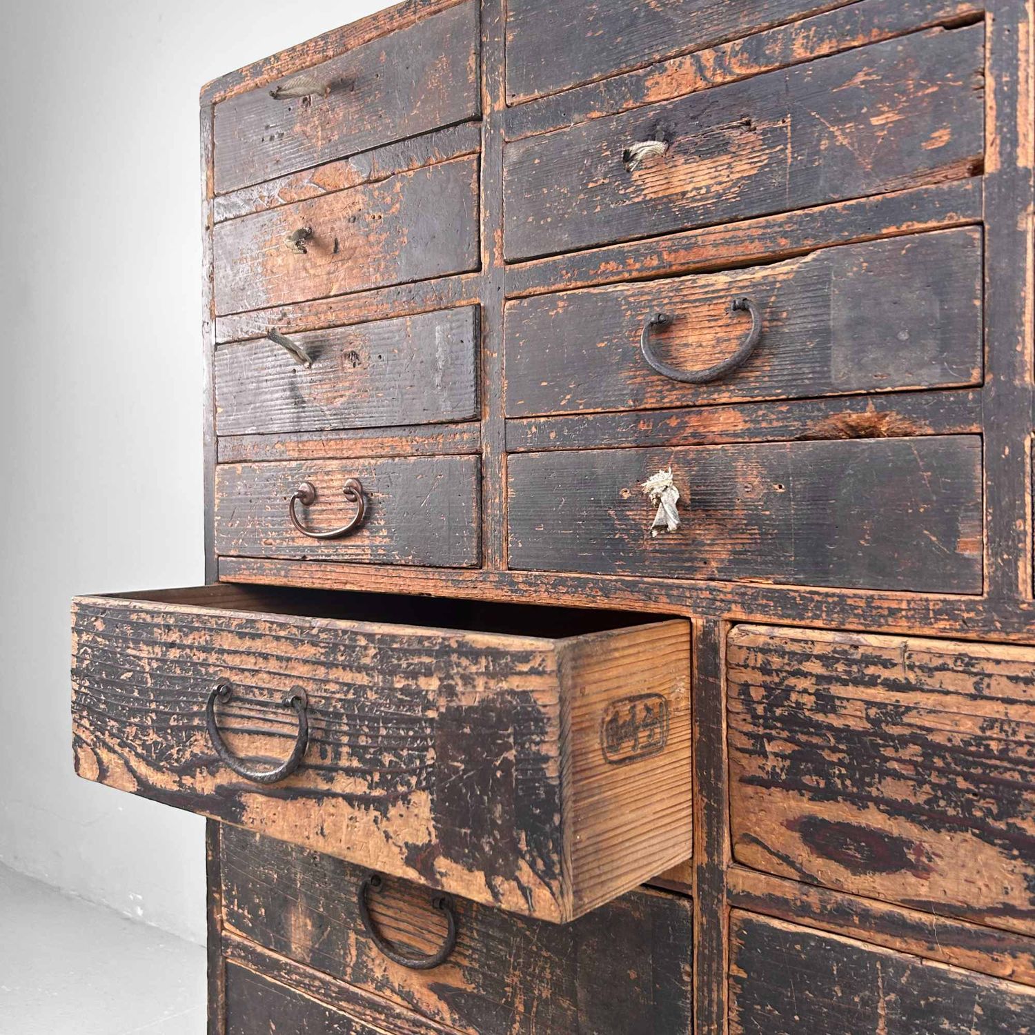 Antieke Japanse Tansu Winkelkast met Lades, Meiji-periode.