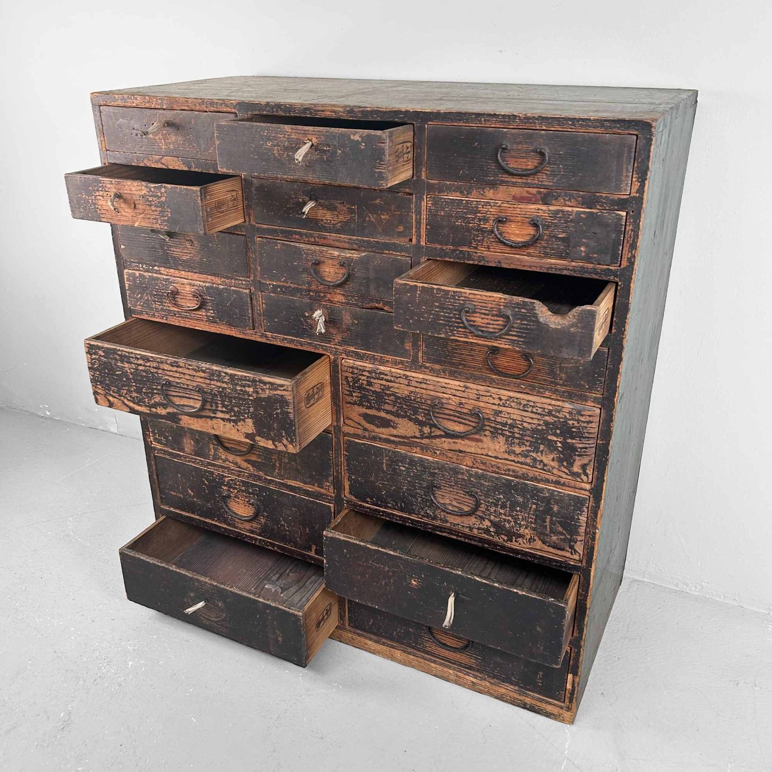 Antieke Japanse Tansu Winkelkast met Lades, Meiji-periode.