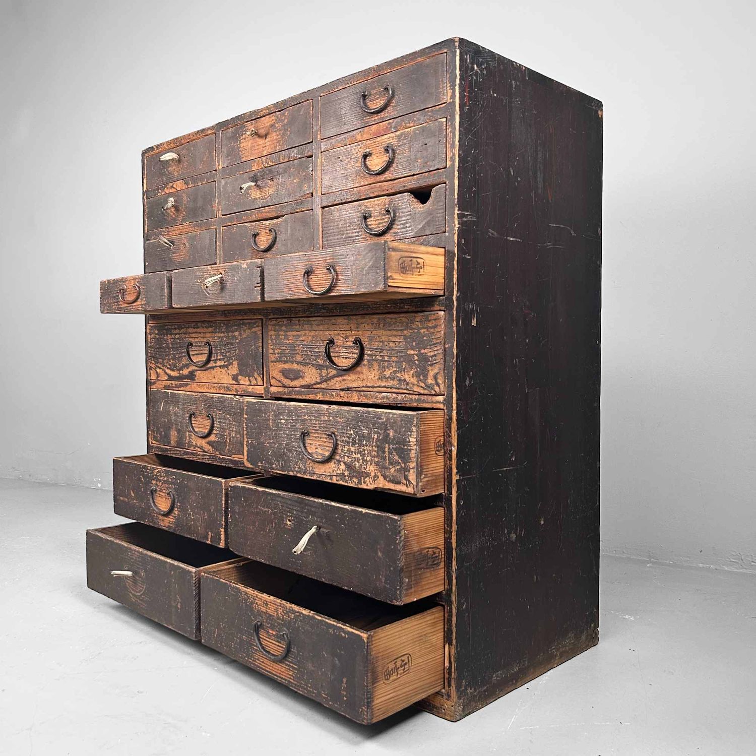 Antieke Japanse Tansu Winkelkast met Lades, Meiji-periode.