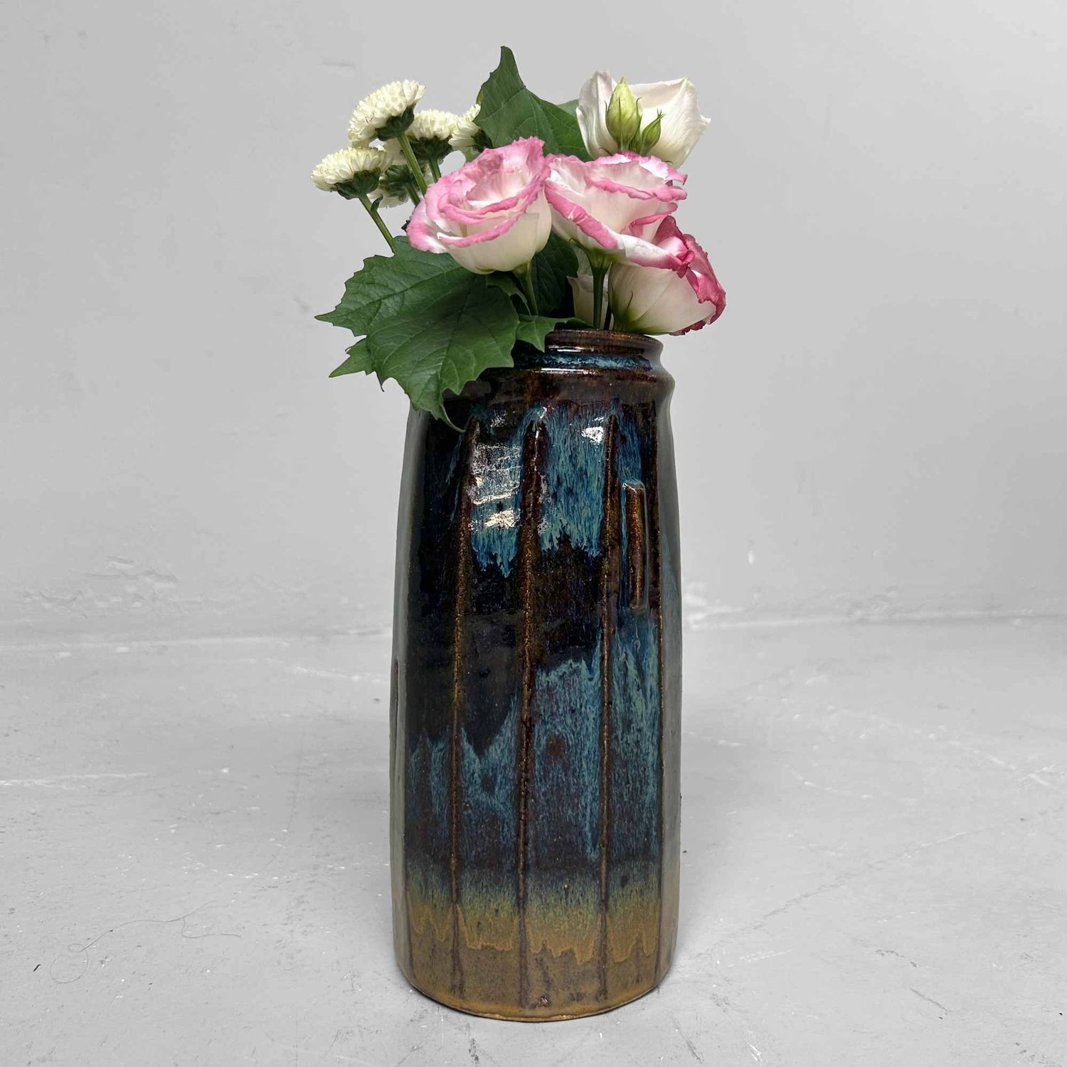 Shino Yaki 志野 Ikebana Bloemenvaas door Hasegawa, Shōwa-periode, Japan.