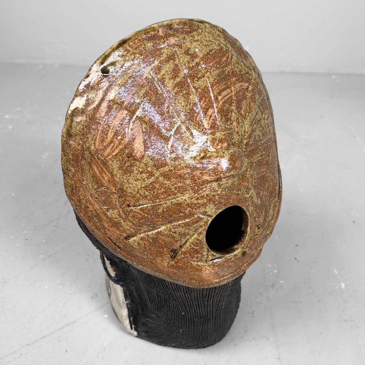 Decoratief Tanuki 狸 Beeld, Shigaraki Aardewerk, Shōwa-periode, Japan.