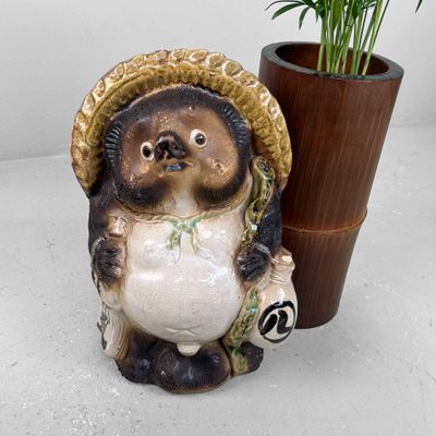 Decoratief Tanuki 狸 Beeld, Shigaraki Aardewerk, Shōwa-periode, Japan.