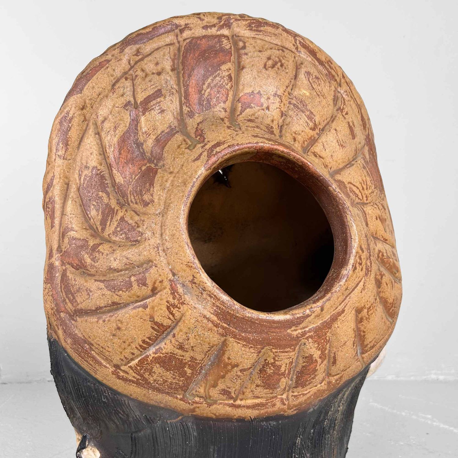 Groot Decoratief Tanuki 狸 Beeld, Shigaraki Aardewerk, Shōwa-periode, Japan.