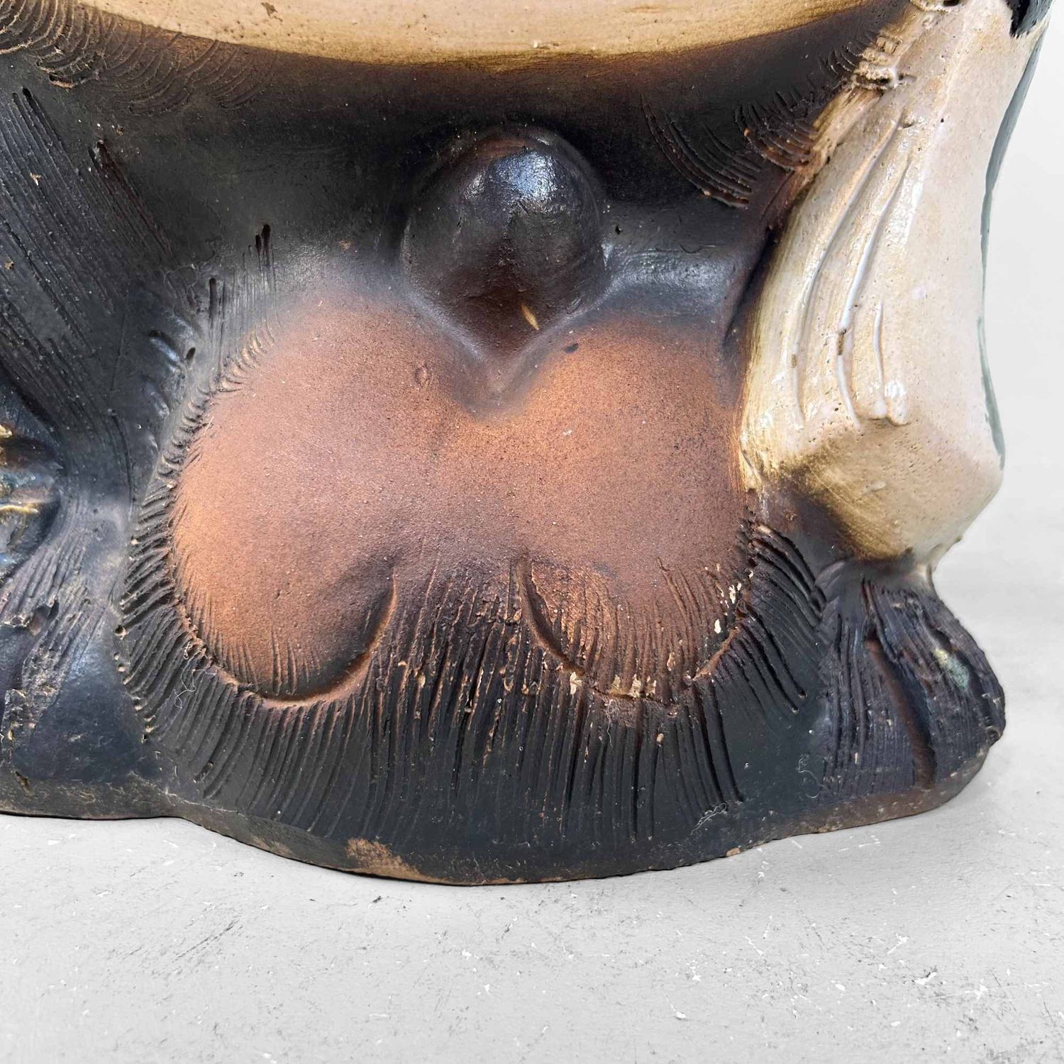 Groot Decoratief Tanuki 狸 Beeld, Shigaraki Aardewerk, Shōwa-periode, Japan.