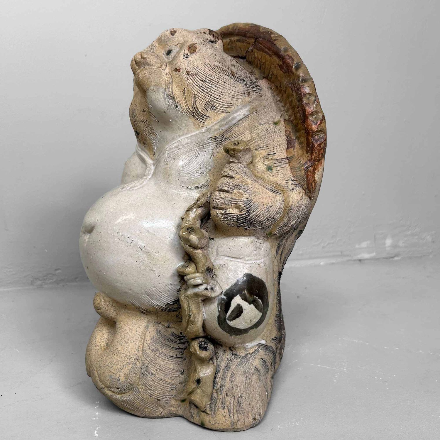 Decoratief Tanuki 狸 Beeld, Shigaraki Aardewerk, Shōwa-periode, Japan.