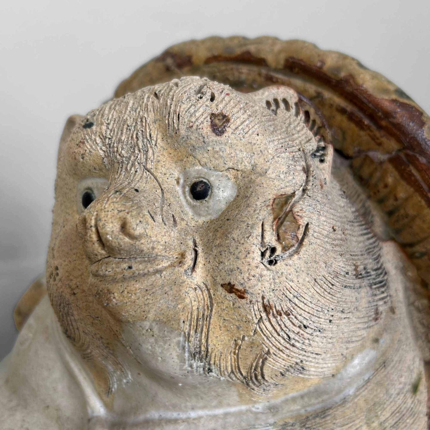 Decoratief Tanuki 狸 Beeld, Shigaraki Aardewerk, Shōwa-periode, Japan.