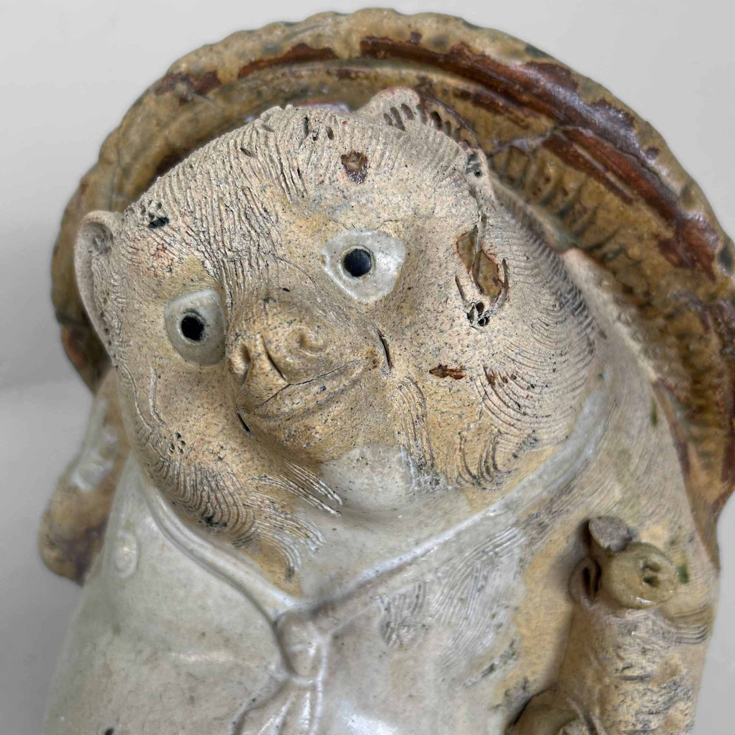 Decoratief Tanuki 狸 Beeld, Shigaraki Aardewerk, Shōwa-periode, Japan.