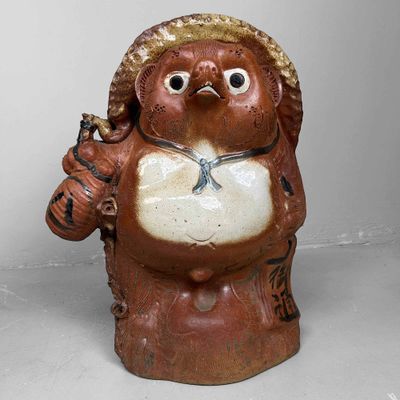 Groot Decoratief Tanuki 狸 Beeld, Shigaraki Aarde werk, Shōwa-periode, Japan.