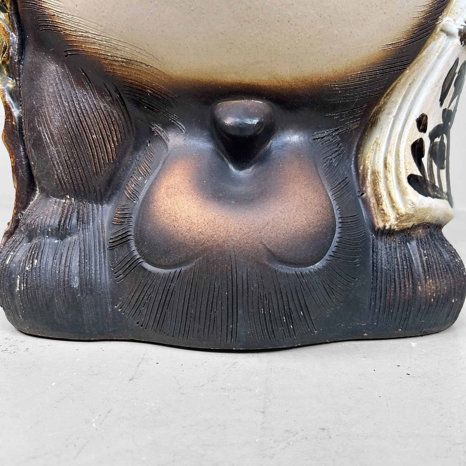 Groot Decoratief Tanuki 狸 Beeld, Shigaraki Aardewerk, Shōwa-periode, Japan.