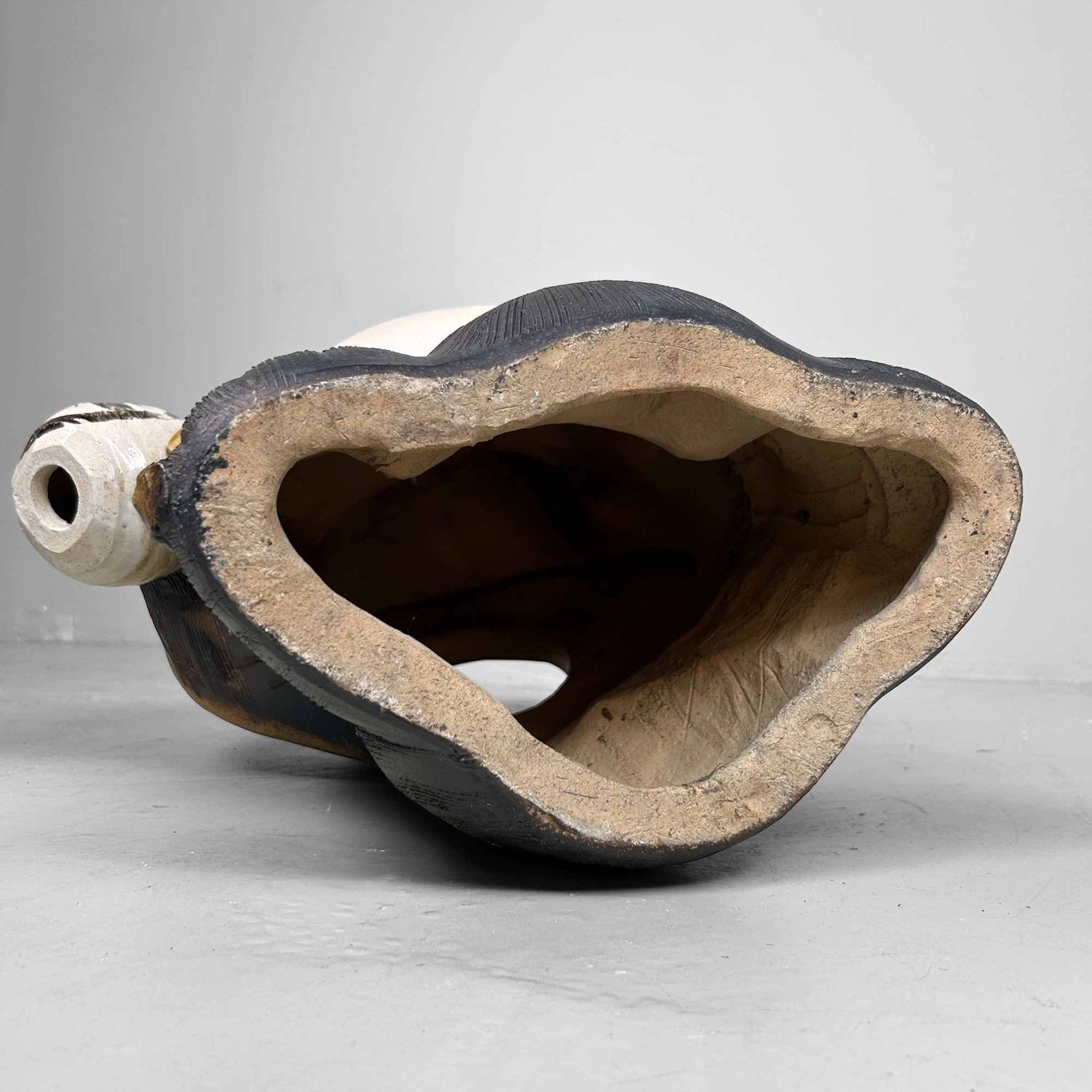 Groot Decoratief Tanuki 狸 Beeld, Shigaraki Aardewerk, Shōwa-periode, Japan.