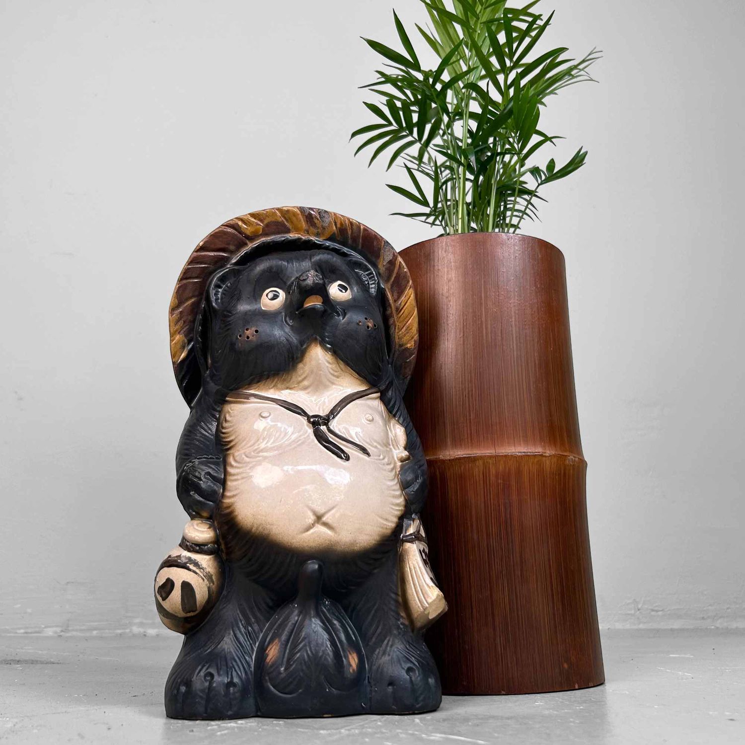 Decoratief Tanuki 狸 Beeld, Shigaraki Aardewerk, Shōwa-periode, Japan.