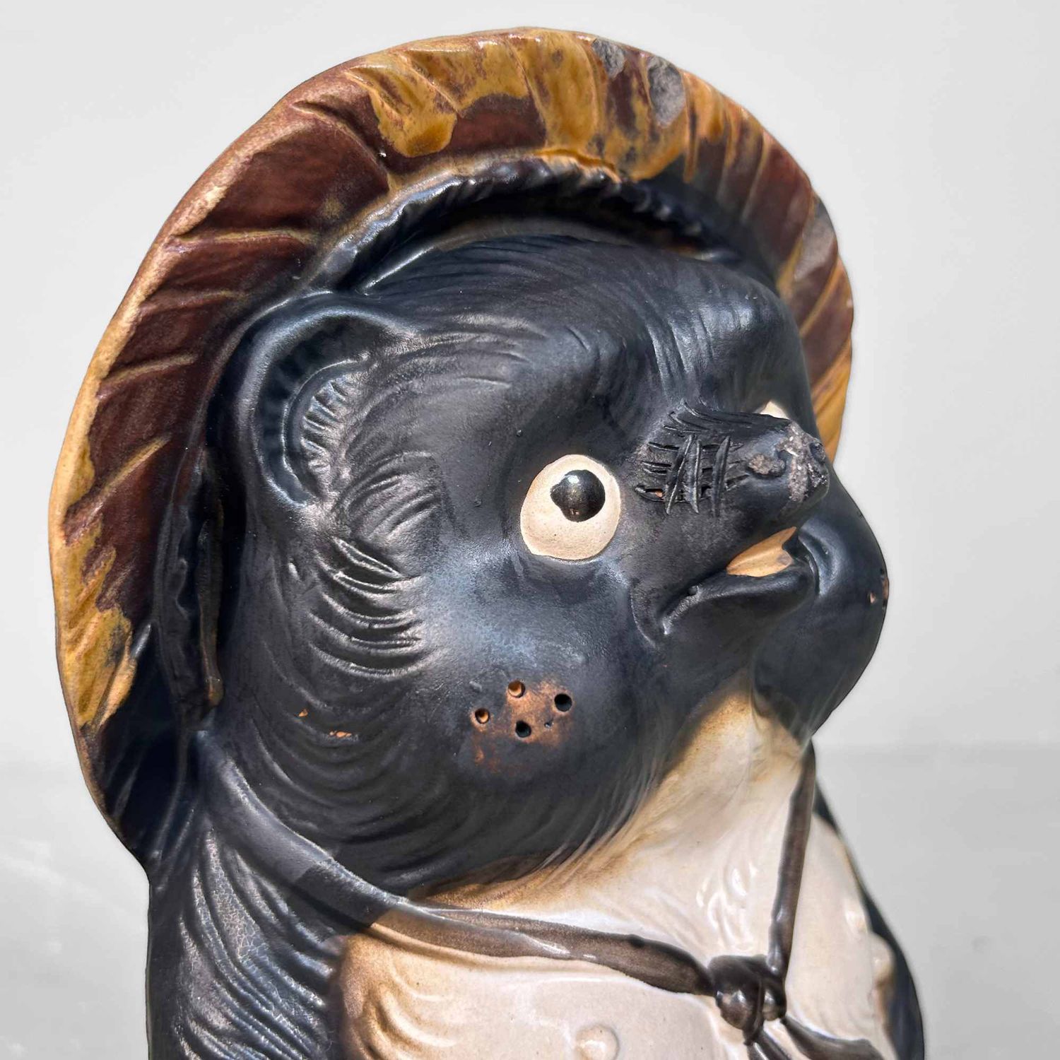 Decoratief Tanuki 狸 Beeld, Shigaraki Aardewerk, Shōwa-periode, Japan.