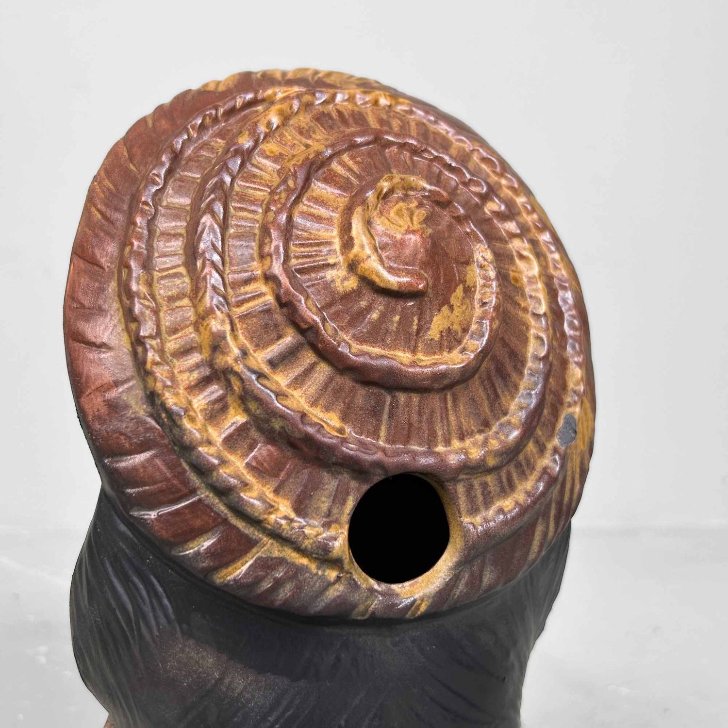 Decoratief Tanuki 狸 Beeld, Shigaraki Aardewerk, Shōwa-periode, Japan.