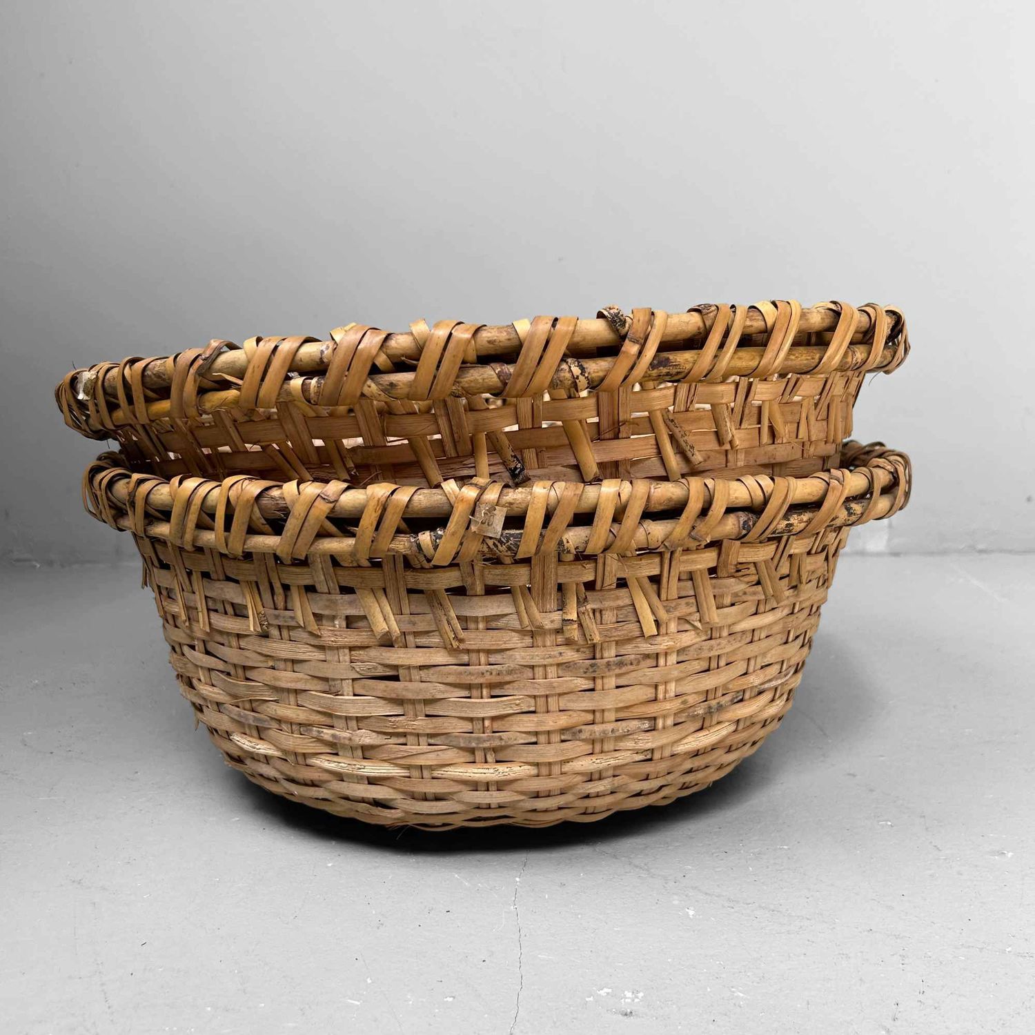 Set Hand Gevlochten Bamboe Manden, Shōwa-periode, Japan. Set Hand Gevlochten Bamboe Manden, Shōwa-periode, Japan.