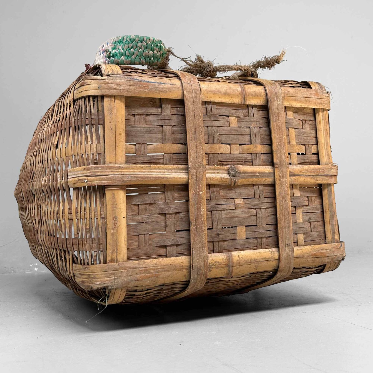 Grote Hand Gevlochten Bamboe Oogstmand, Shōwa-periode, Japan.