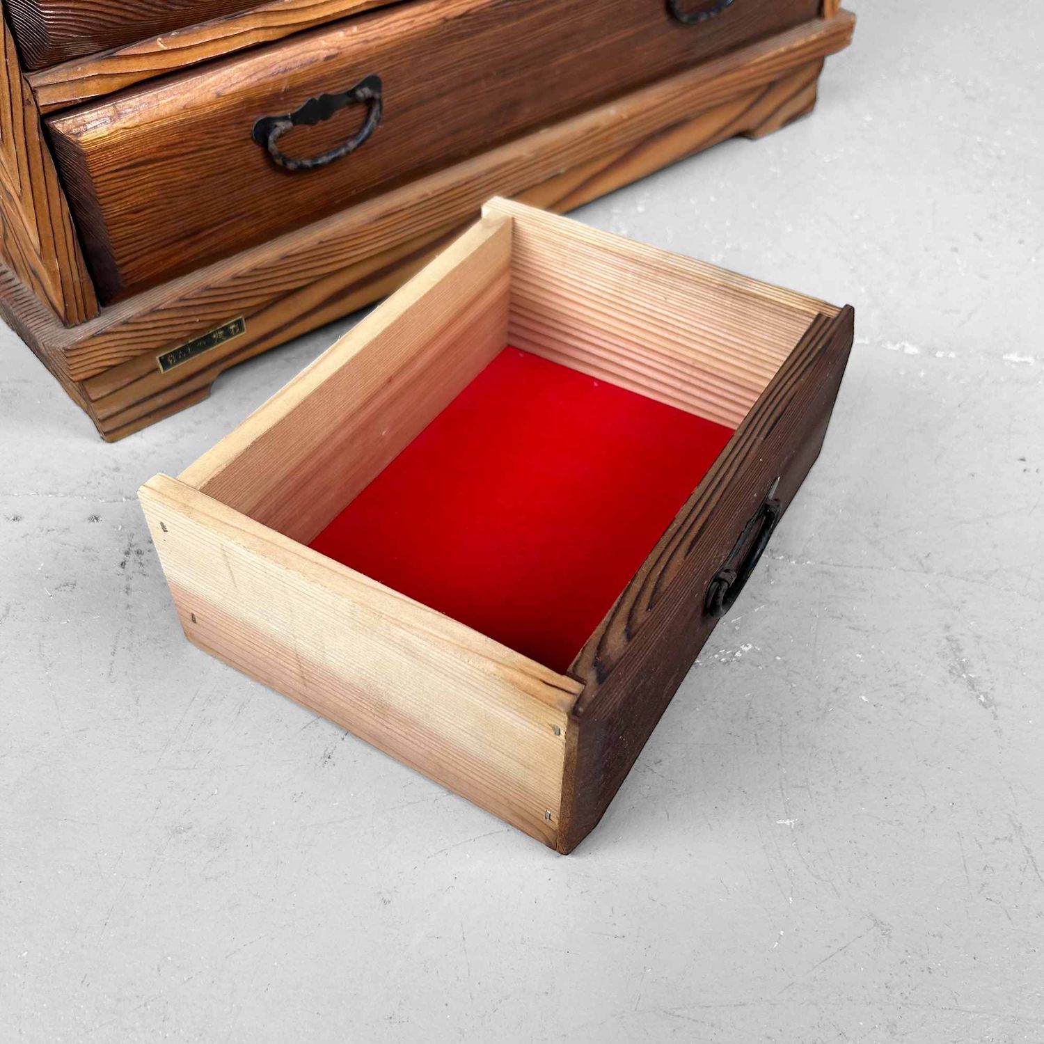 Yakusugi Kastje voor Juwelen met Geheime Lade, Japan, Shōwa-periode.
