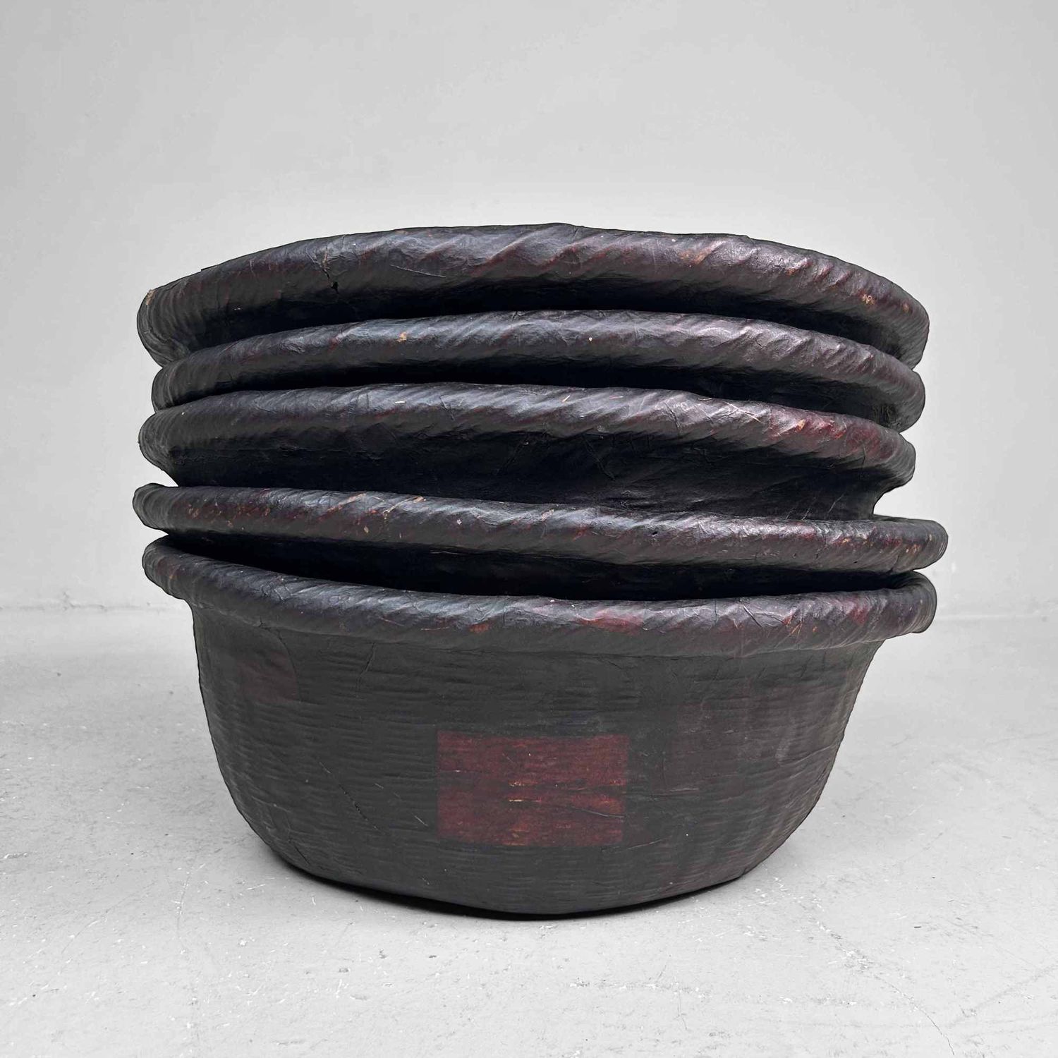 Antieke Bamboe Mand met Washi Papier, Meiji-periode, Japan.