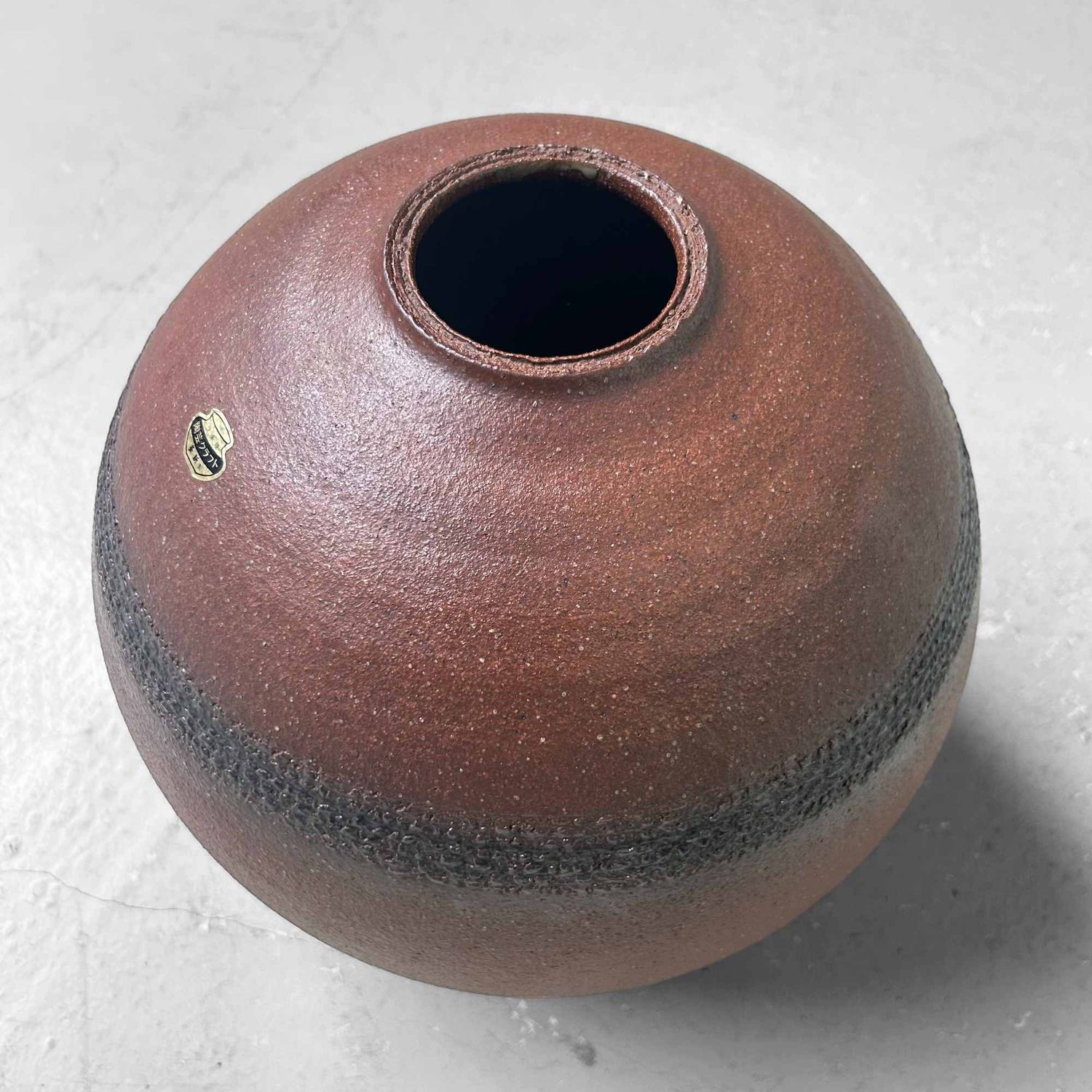 Mid Century Shigaraki Ikebana Bloemenvaas, Japan. Mid Century Shigaraki Ikebana Bloemenvaas, Japan.