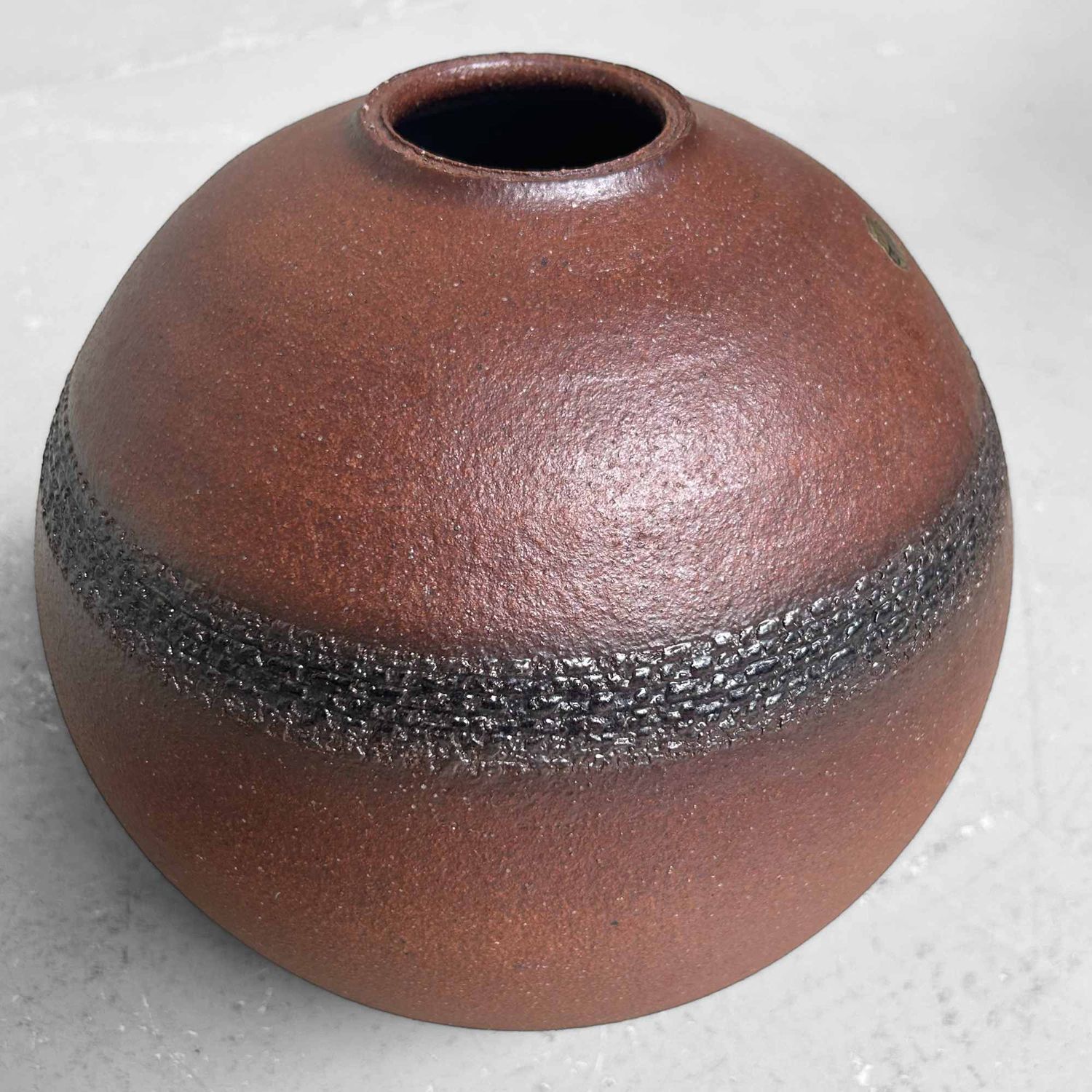 Mid Century Shigaraki Ikebana Bloemenvaas, Japan. Mid Century Shigaraki Ikebana Bloemenvaas, Japan.