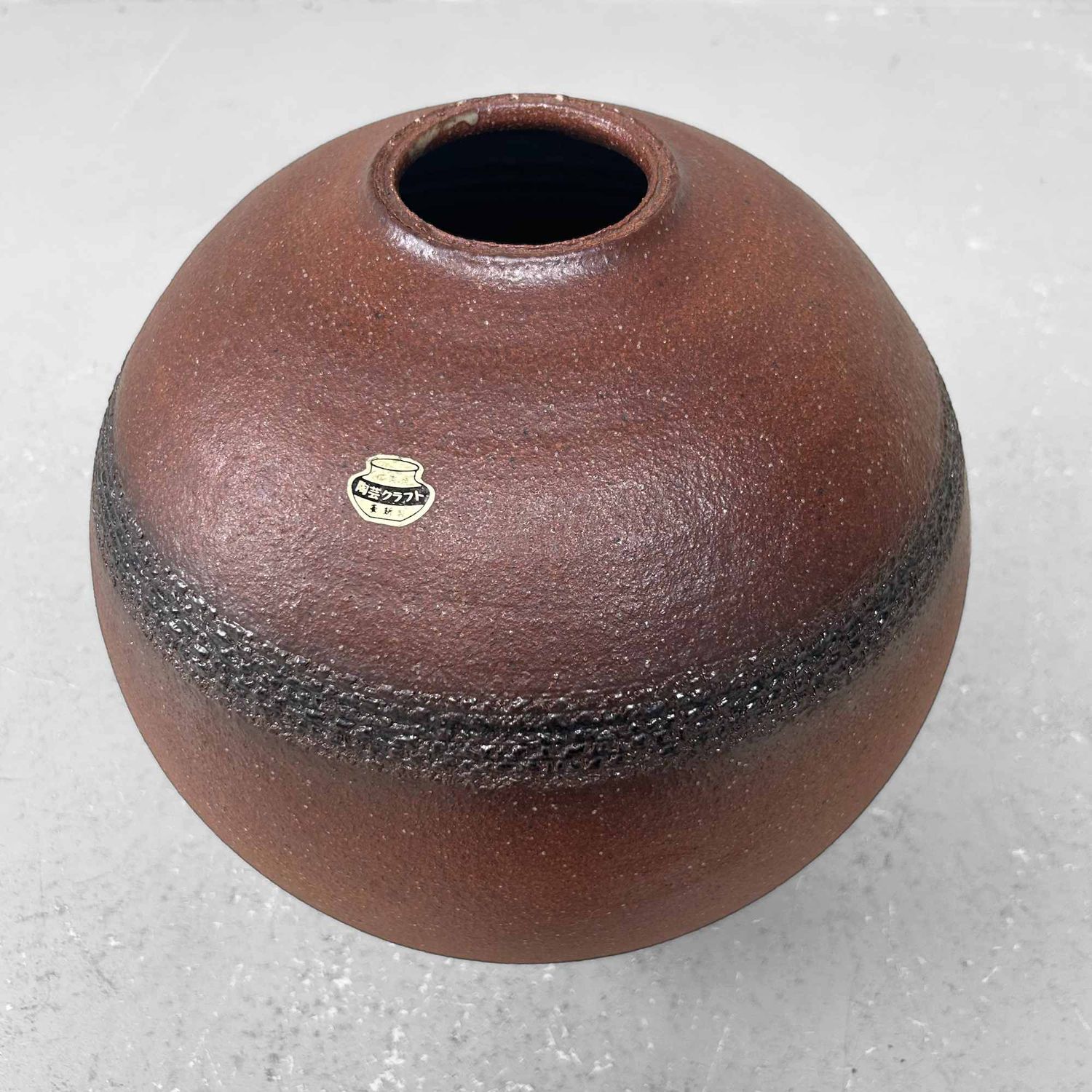Mid Century Shigaraki Ikebana Bloemenvaas, Japan. Mid Century Shigaraki Ikebana Bloemenvaas, Japan.